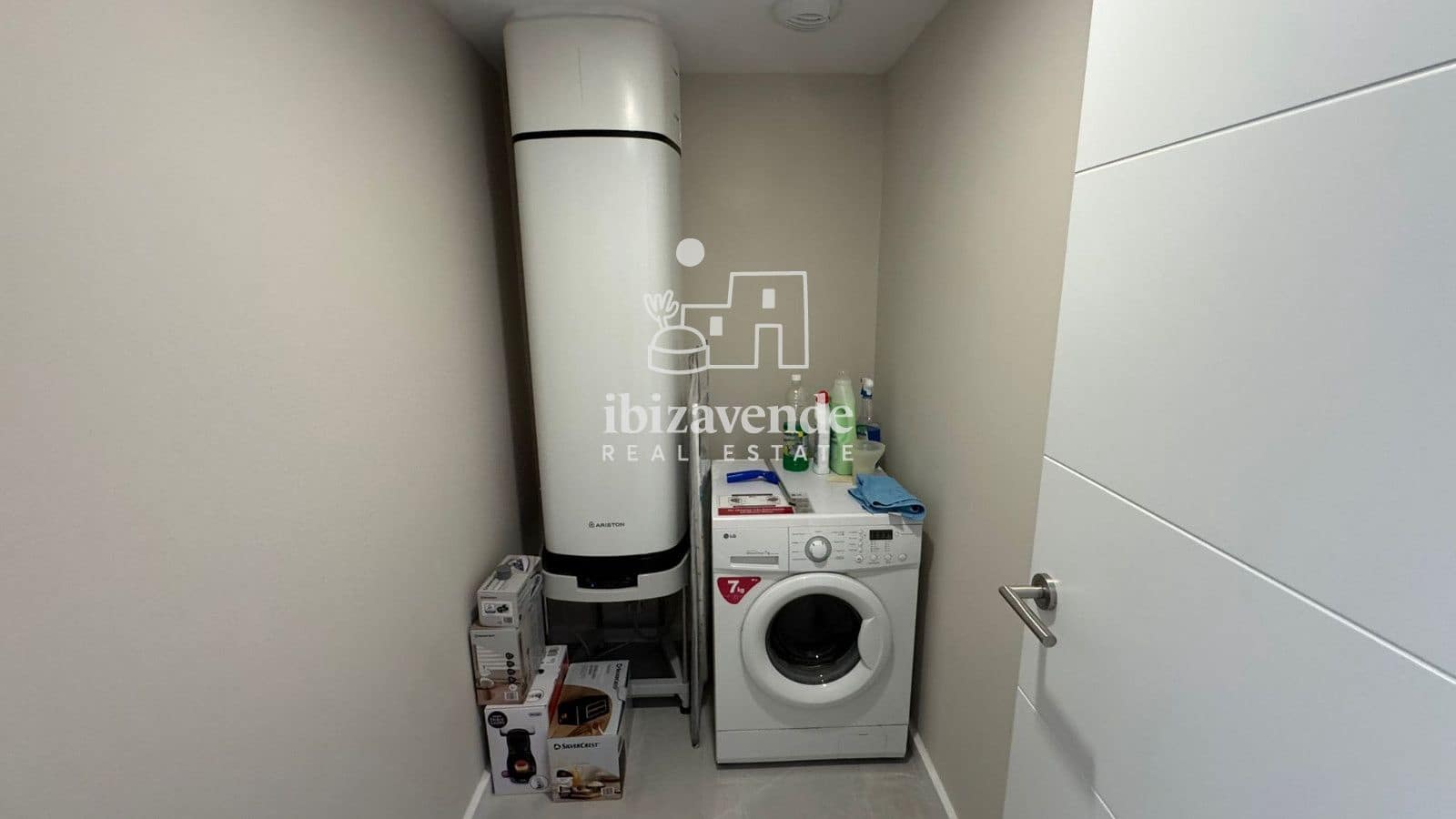 2 bedroom Flat for rent in Ibiza / Eivissa town with pool - € 5,000 (Ref: 9788758)