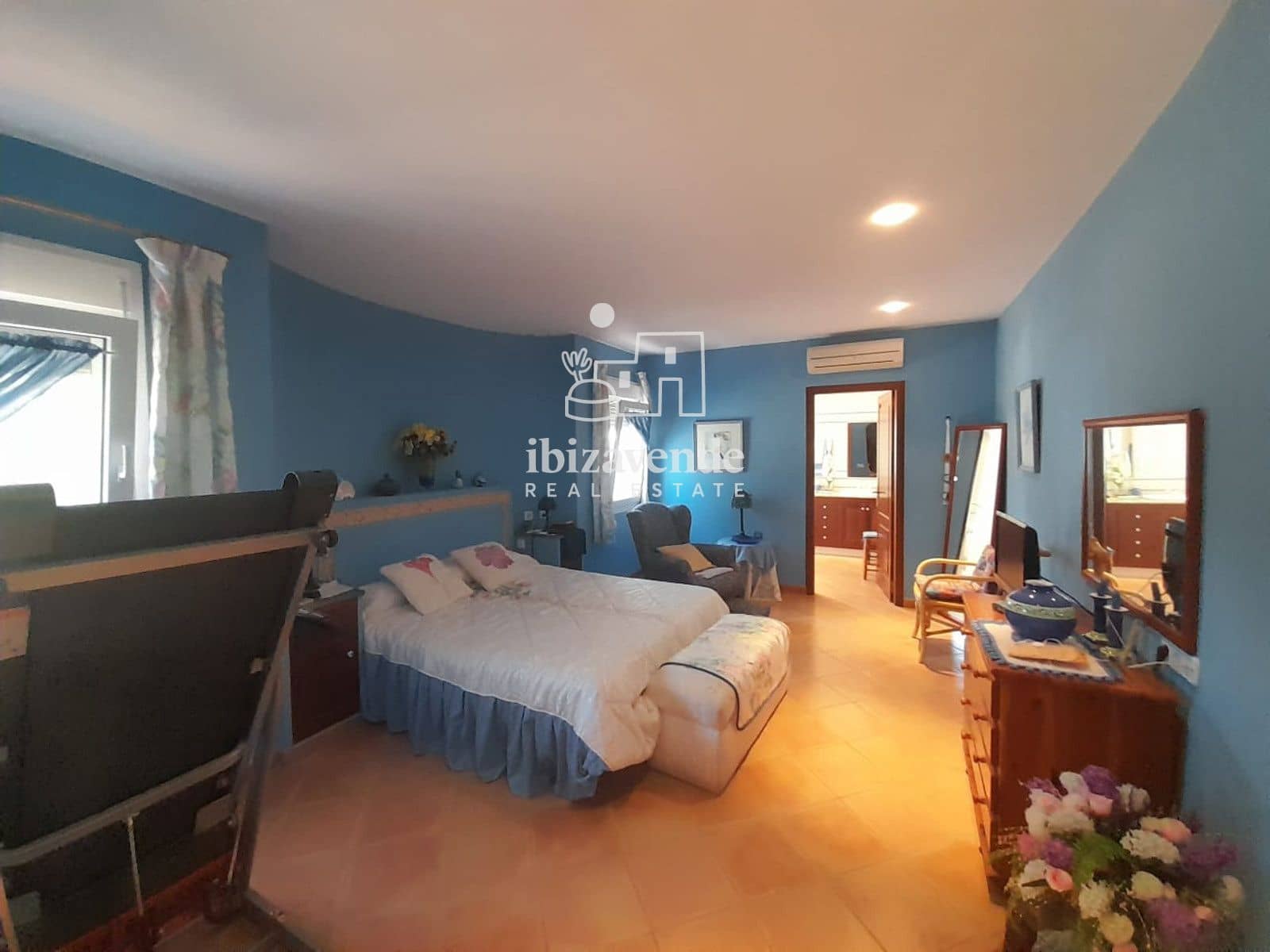 4 soverom Villa til leie i Cala Tarida med svømmebasseng garasje - € 5 000 (Ref: 9793758)