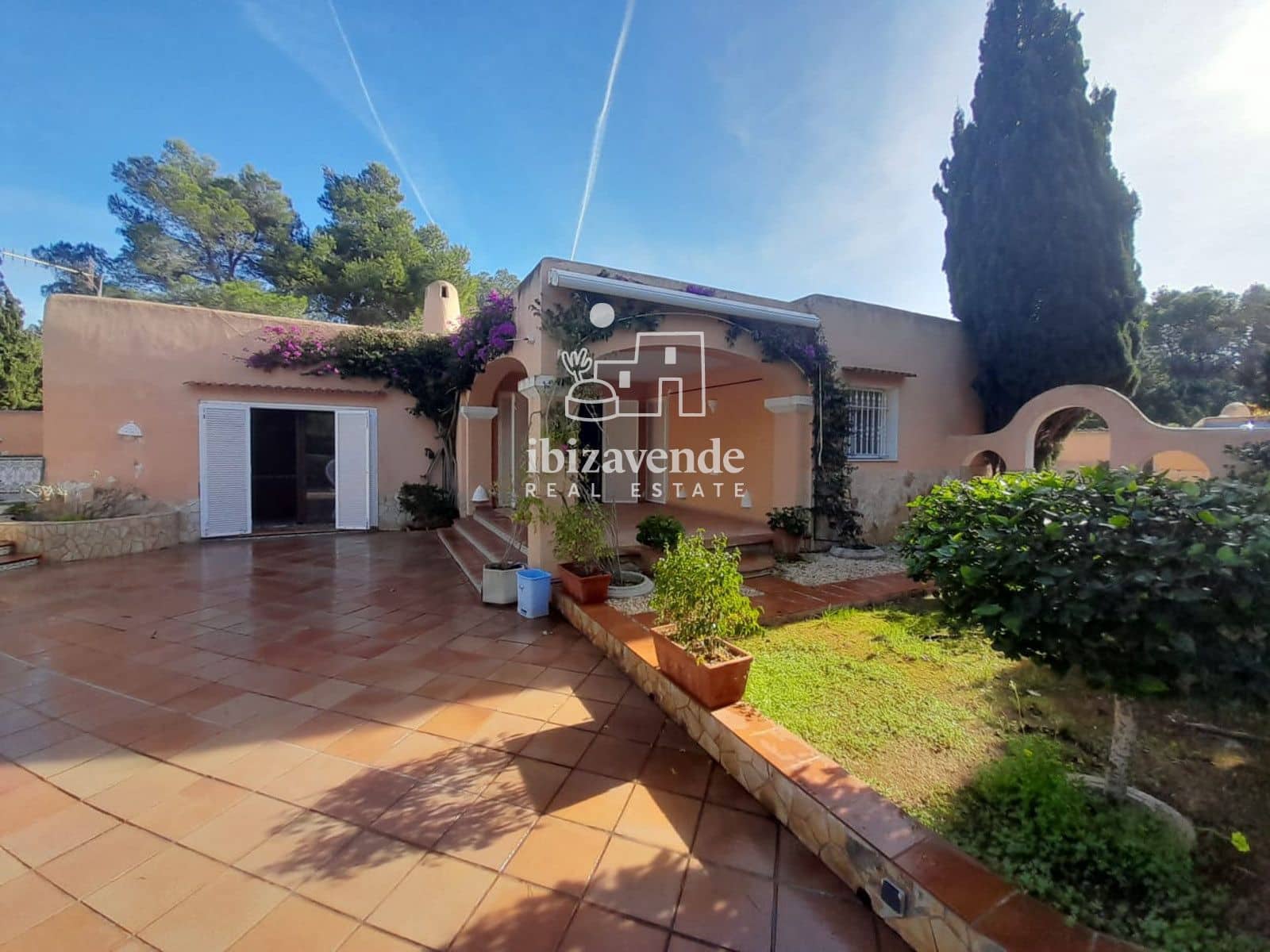 4 soverom Villa til leie i Cala Tarida med svømmebasseng garasje - € 5 000 (Ref: 9793758)