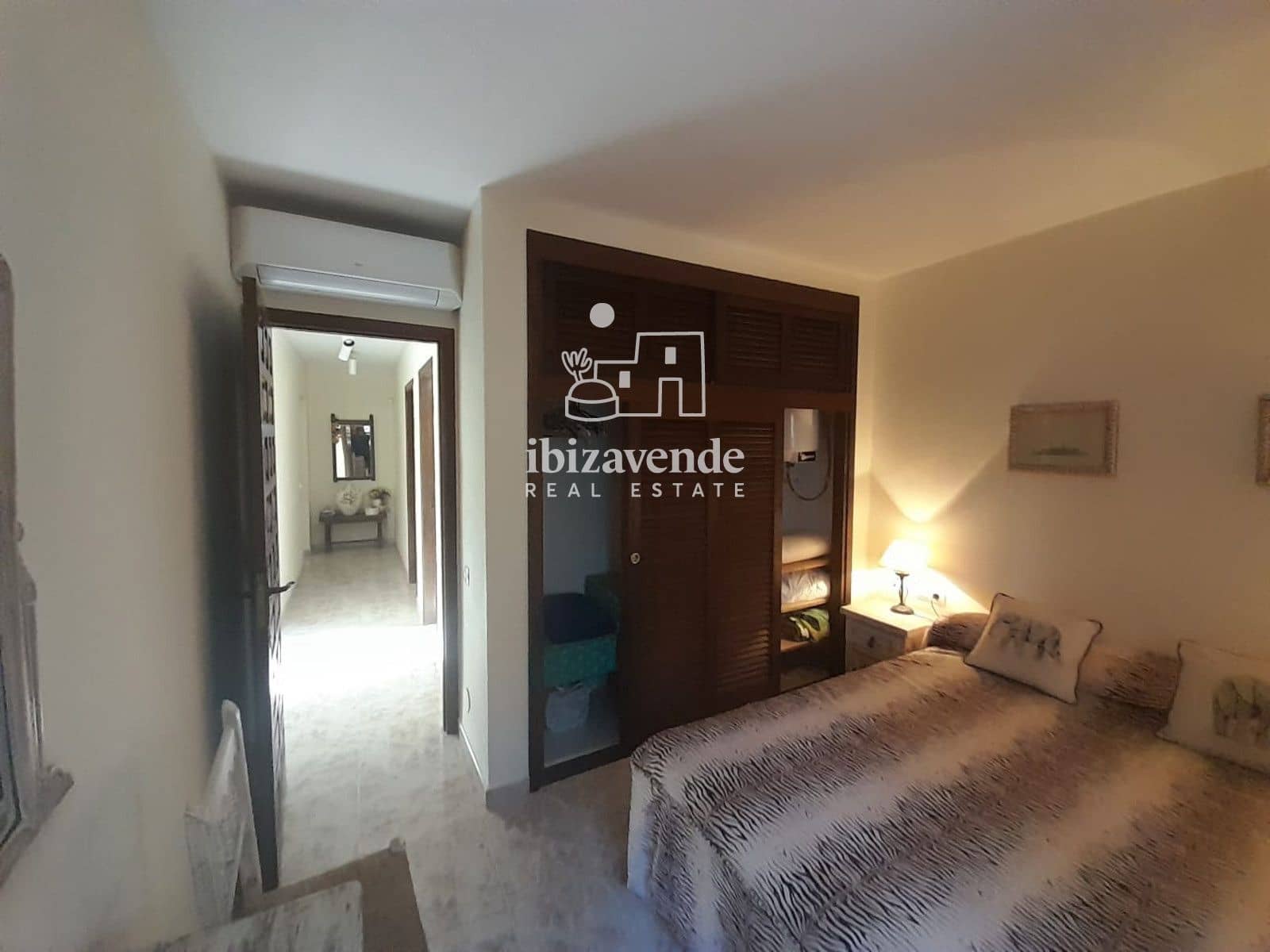 4 soverom Villa til leie i Cala Tarida med svømmebasseng garasje - € 5 000 (Ref: 9793758)