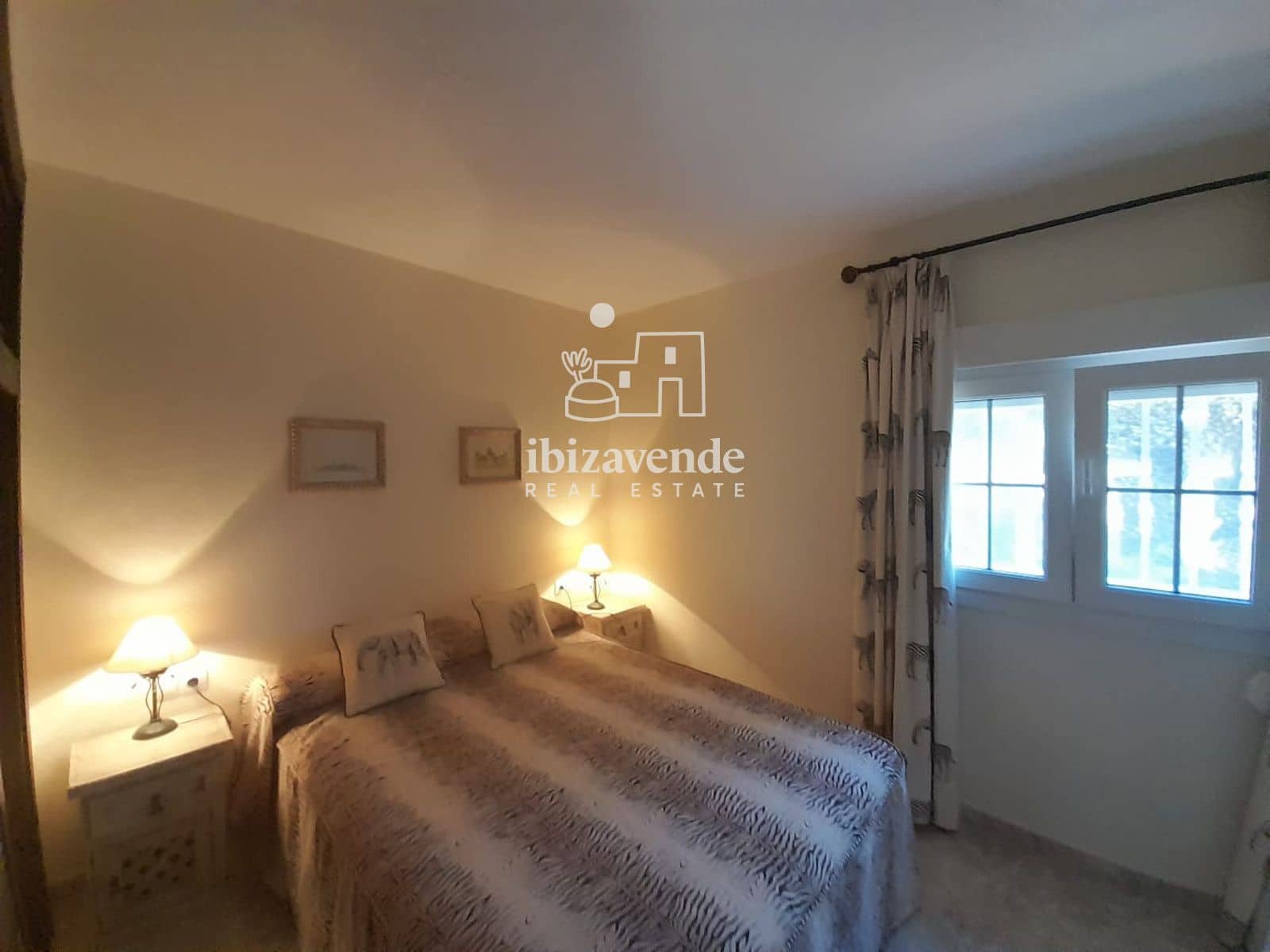 4 soverom Villa til leie i Cala Tarida med svømmebasseng garasje - € 5 000 (Ref: 9793758)