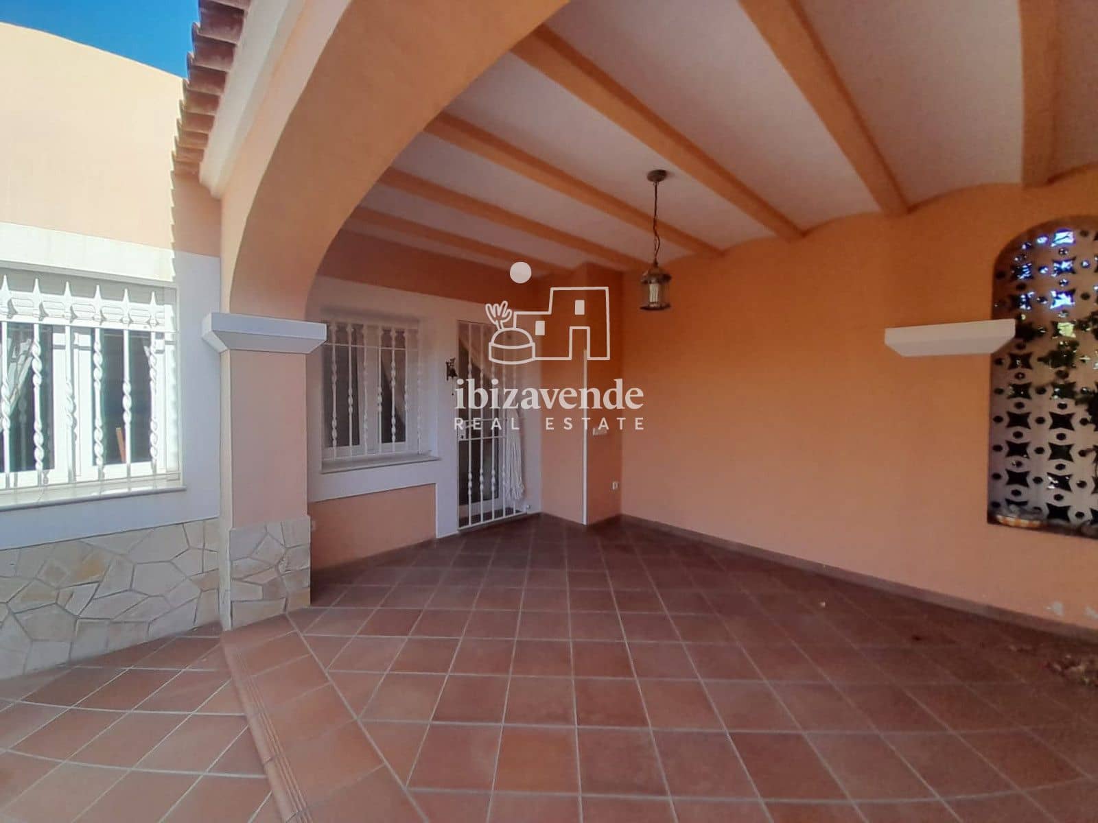 4 soverom Villa til leie i Cala Tarida med svømmebasseng garasje - € 5 000 (Ref: 9793758)