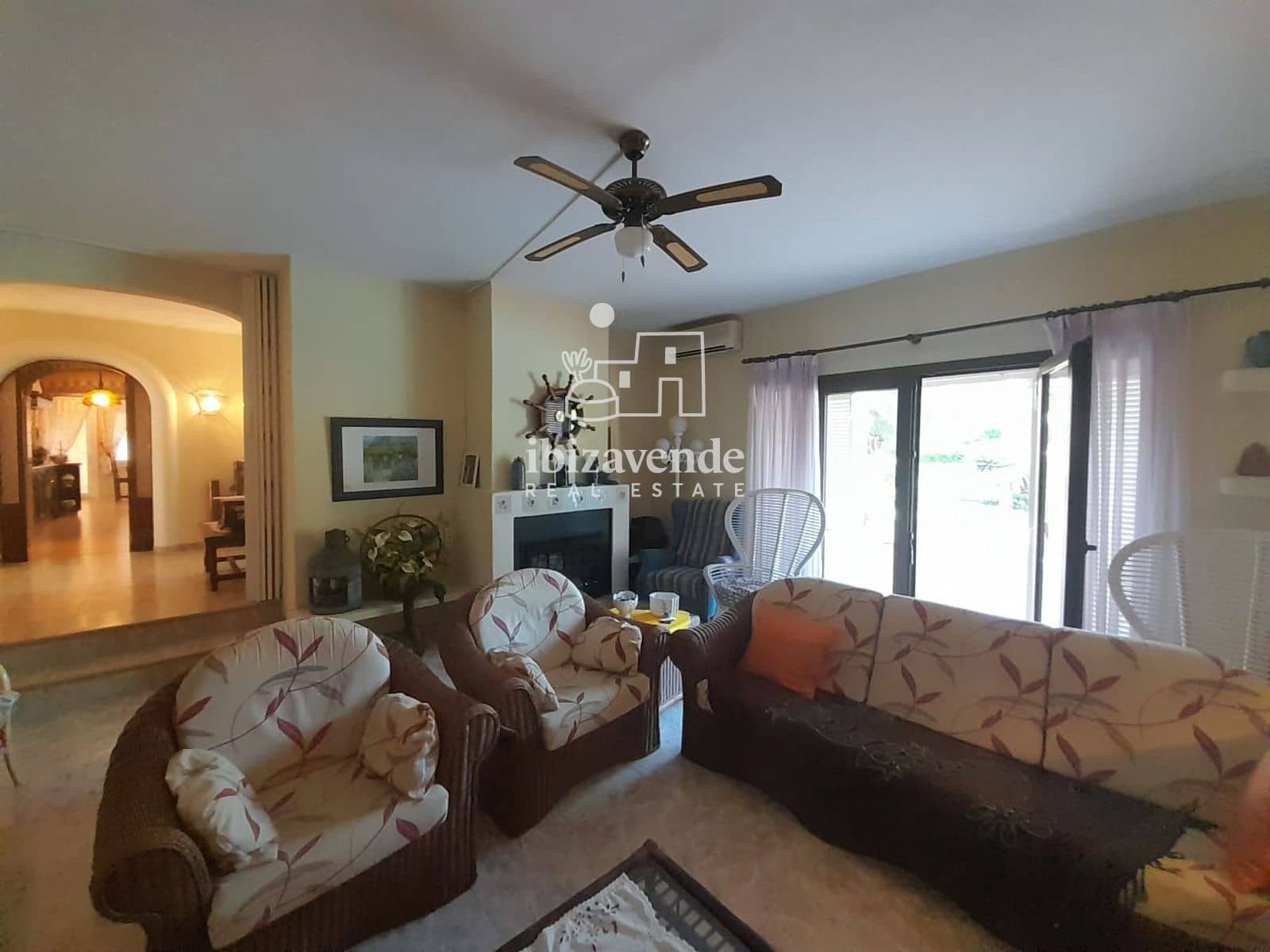 4 soverom Villa til leie i Cala Tarida med svømmebasseng garasje - € 5 000 (Ref: 9793758)