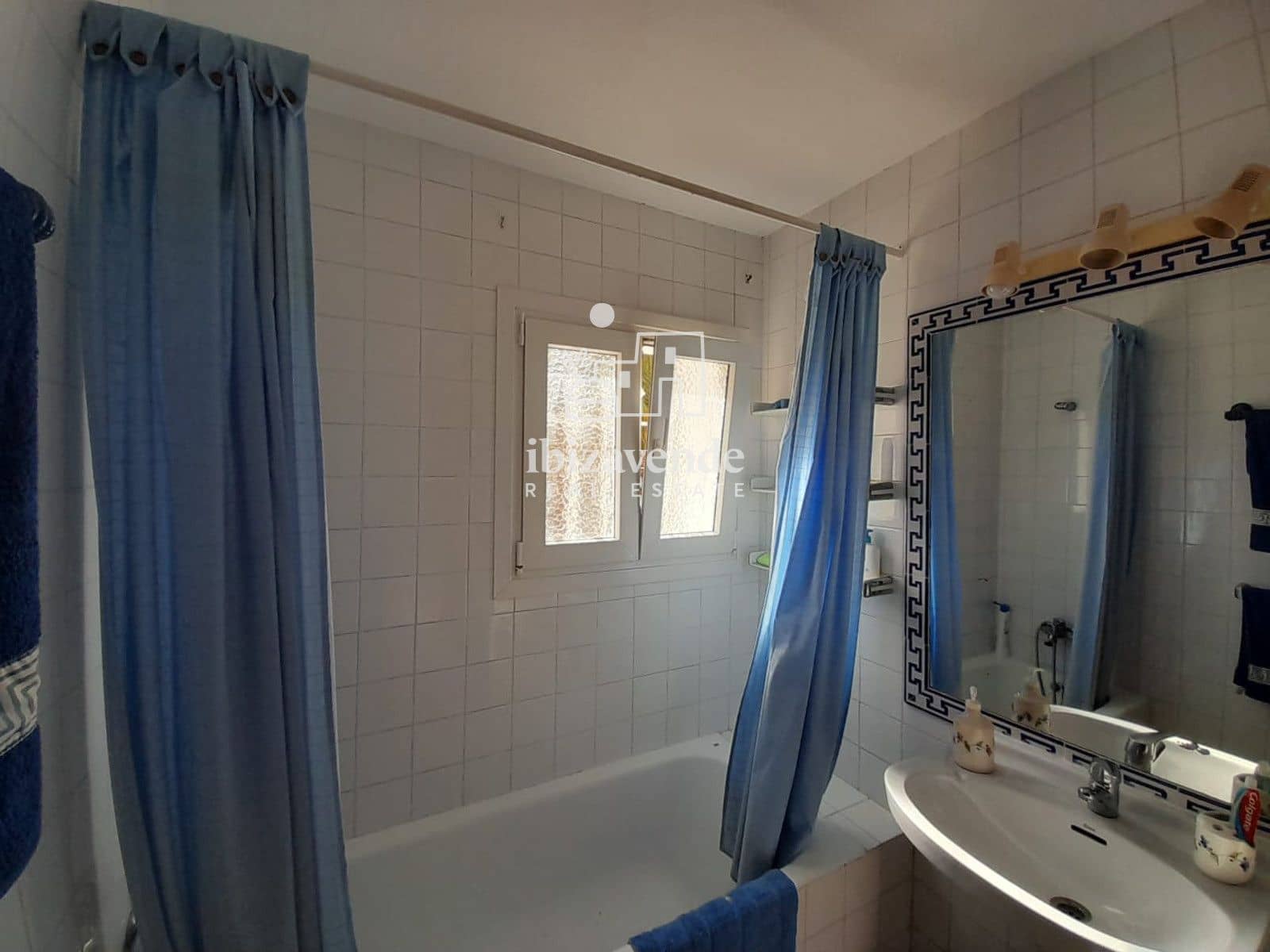 4 soverom Villa til leie i Cala Tarida med svømmebasseng garasje - € 5 000 (Ref: 9793758)