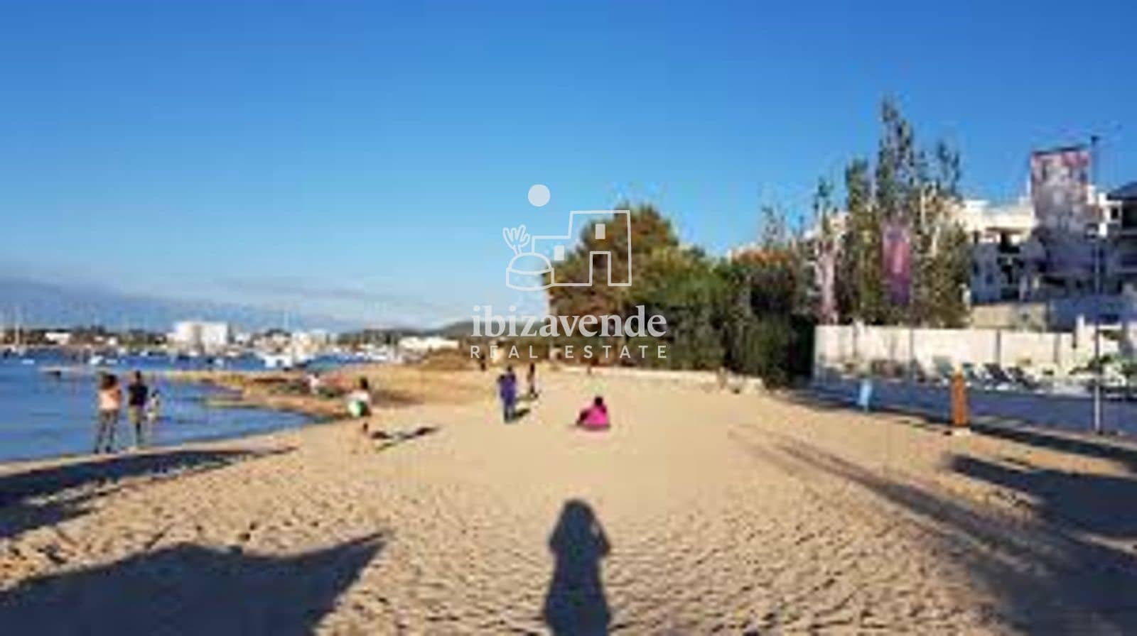 2 soveværelse Penthouse til leje i Sant Antoni de Portmany med swimmingpool - € 4.000 (Ref: 9797704)