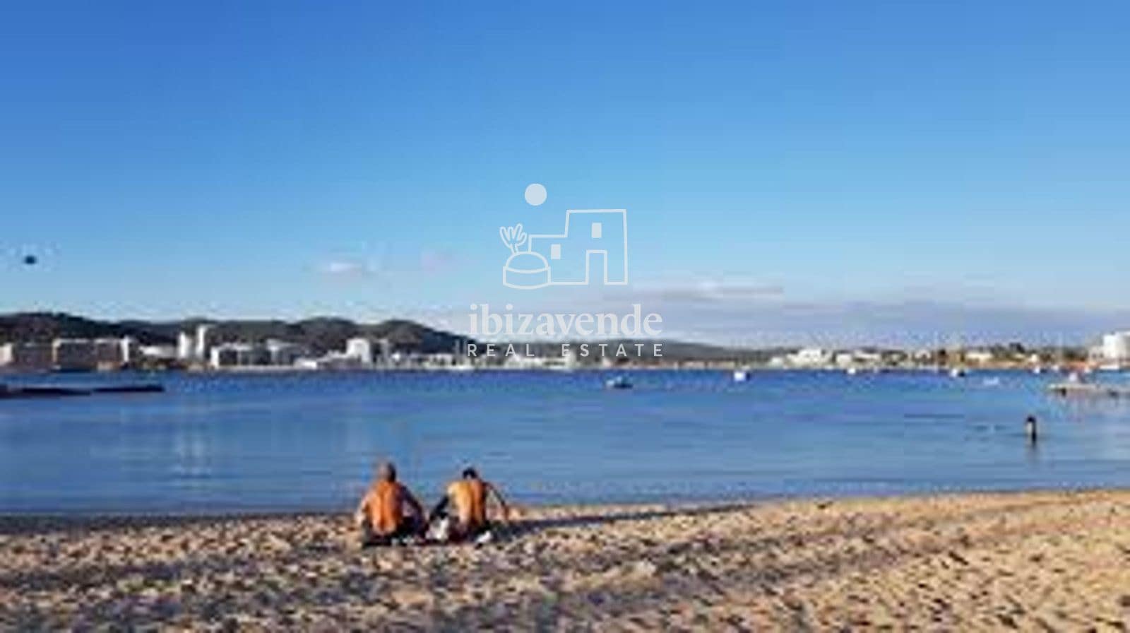 2 soveværelse Penthouse til leje i Sant Antoni de Portmany med swimmingpool - € 4.000 (Ref: 9797704)