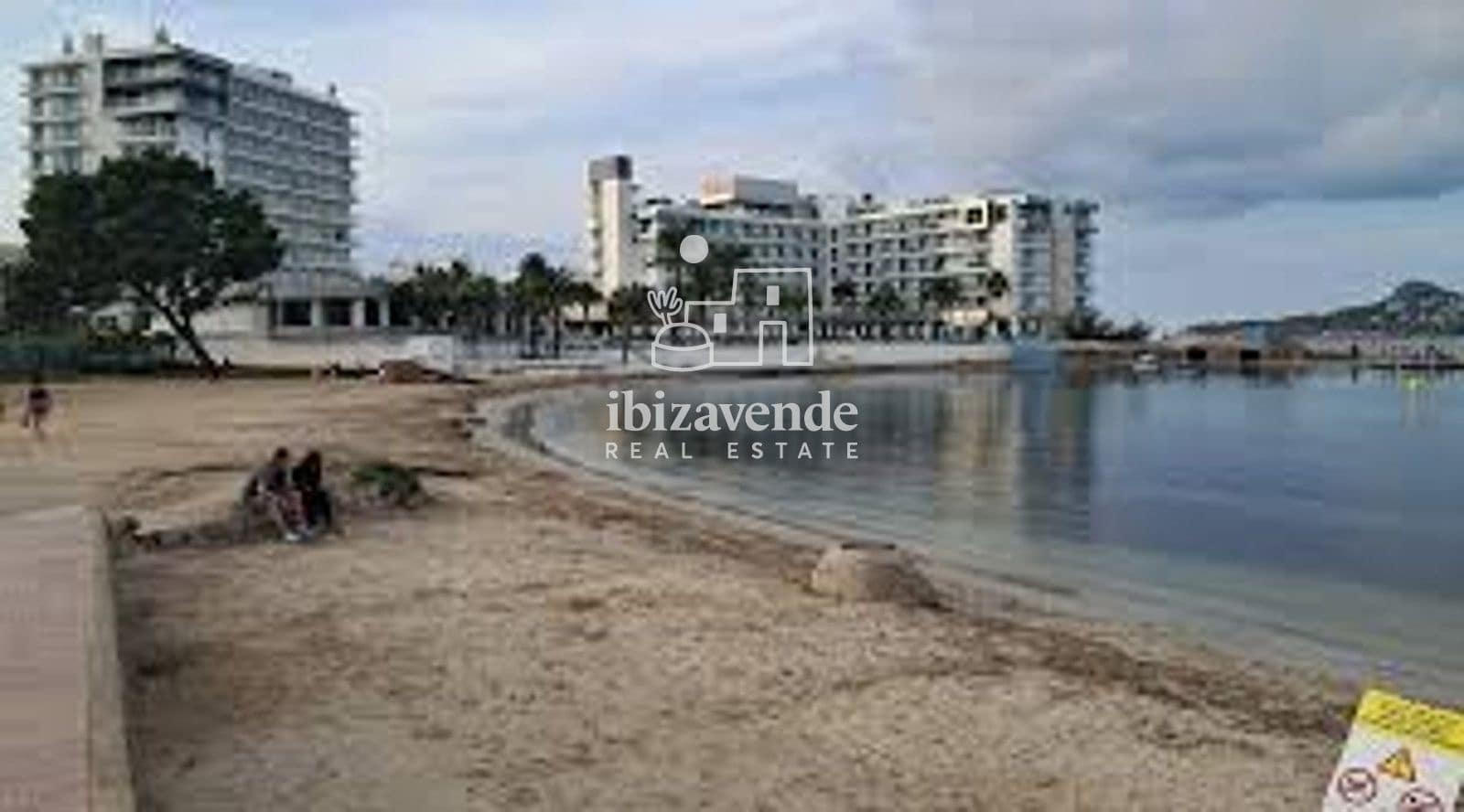 2 soveværelse Penthouse til leje i Sant Antoni de Portmany med swimmingpool - € 4.000 (Ref: 9797704)