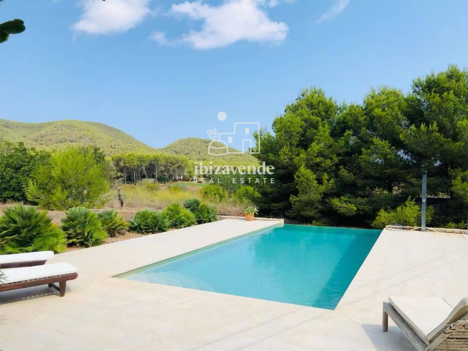 6 bedroom Villa for sale in Santa Eulalia / Santa Eularia with pool garage - € 5,850,000 (Ref: 9800692)