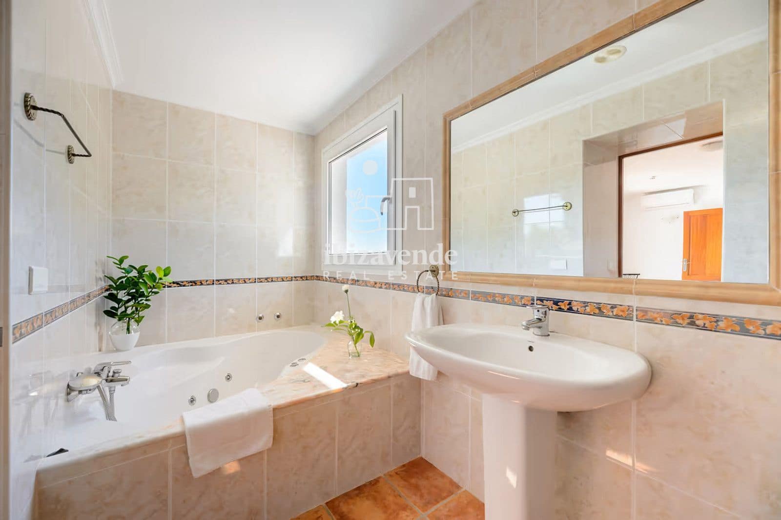 Chalet de 7 habitaciones en San Jose / Sant Josep de Sa Talaia en venta con piscina - 3.500.000 € (Ref: 9804977)