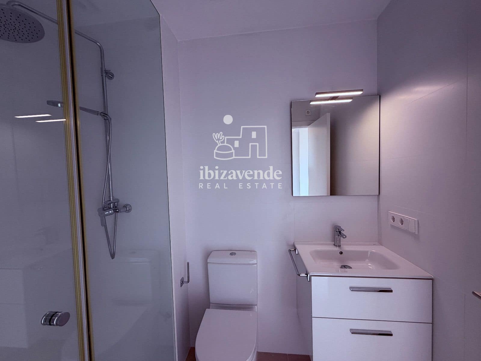 2 bedroom Flat for rent in Ibiza / Eivissa town - € 3,400 (Ref: 9819161)