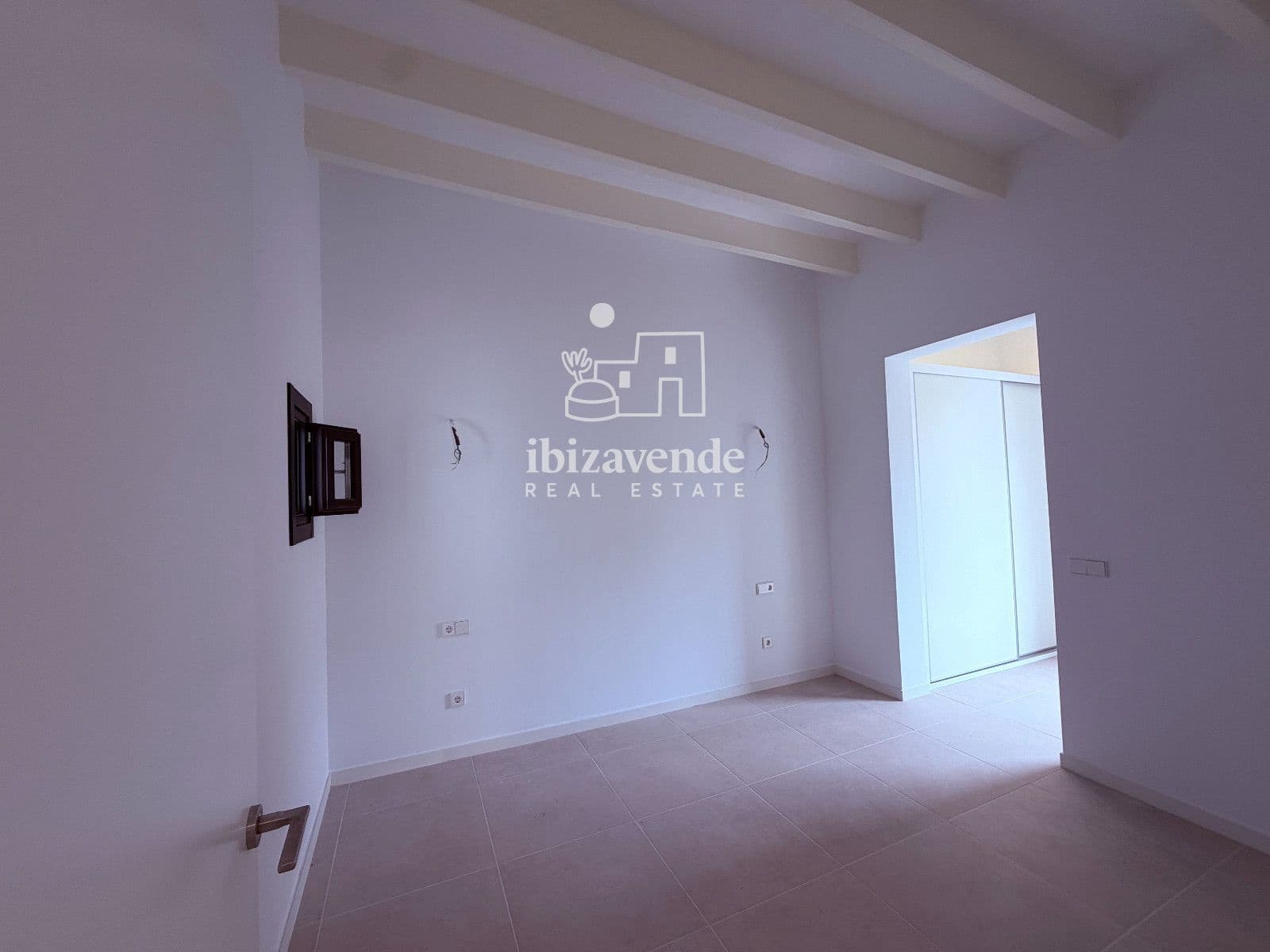 2 bedroom Flat for rent in Ibiza / Eivissa town - € 3,400 (Ref: 9819161)