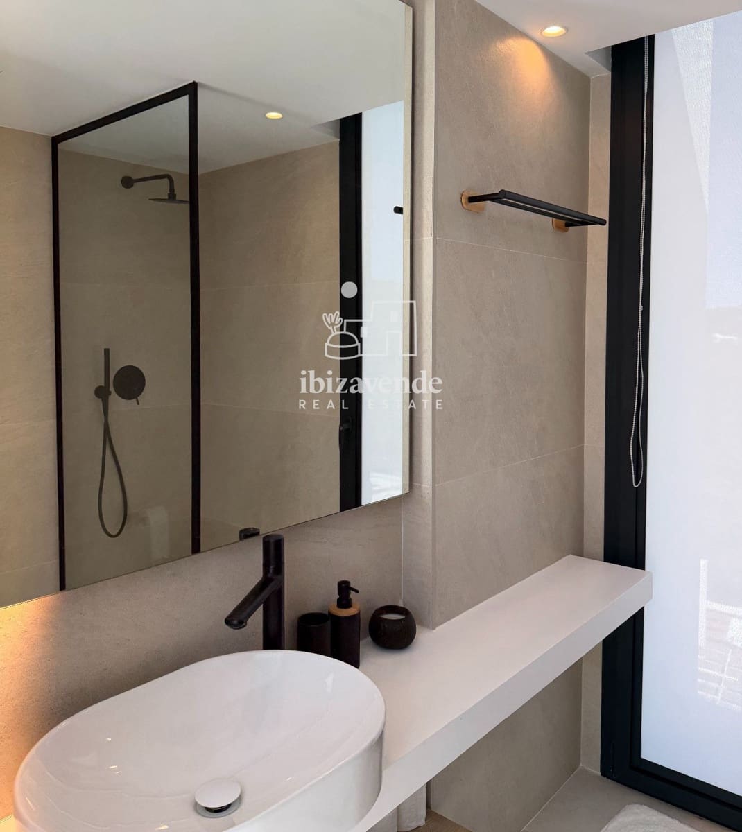 Chalet de 3 habitaciones en Cala Tarida en alquiler con piscina - 5.000 € (Ref: 9821663)