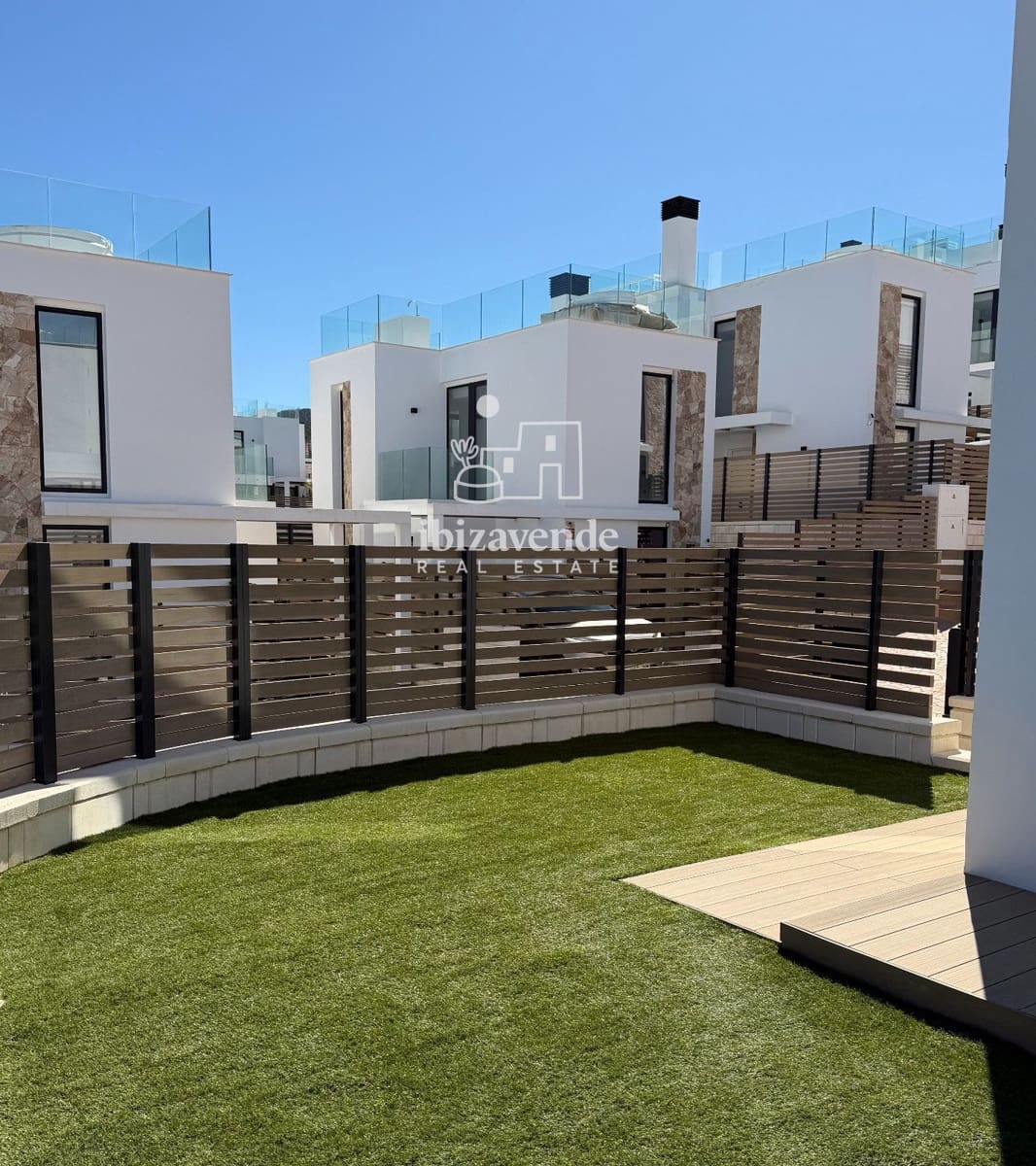 Chalet de 3 habitaciones en Cala Tarida en alquiler con piscina - 5.000 € (Ref: 9821663)