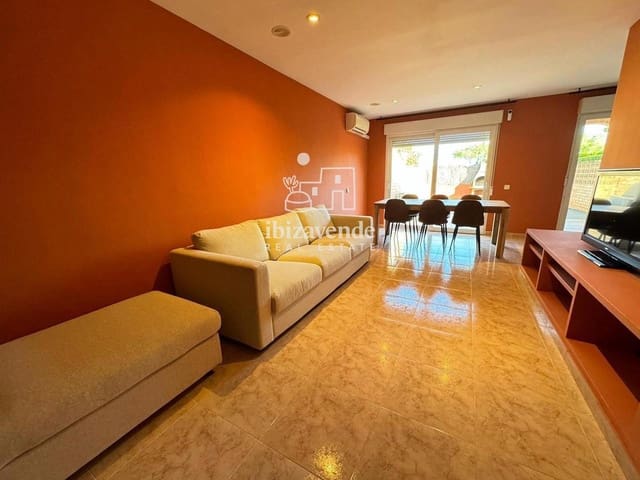 3 slaapkamer Huis te huur in Ibiza dorp met garage - € 4.500 (Ref: 9825644)