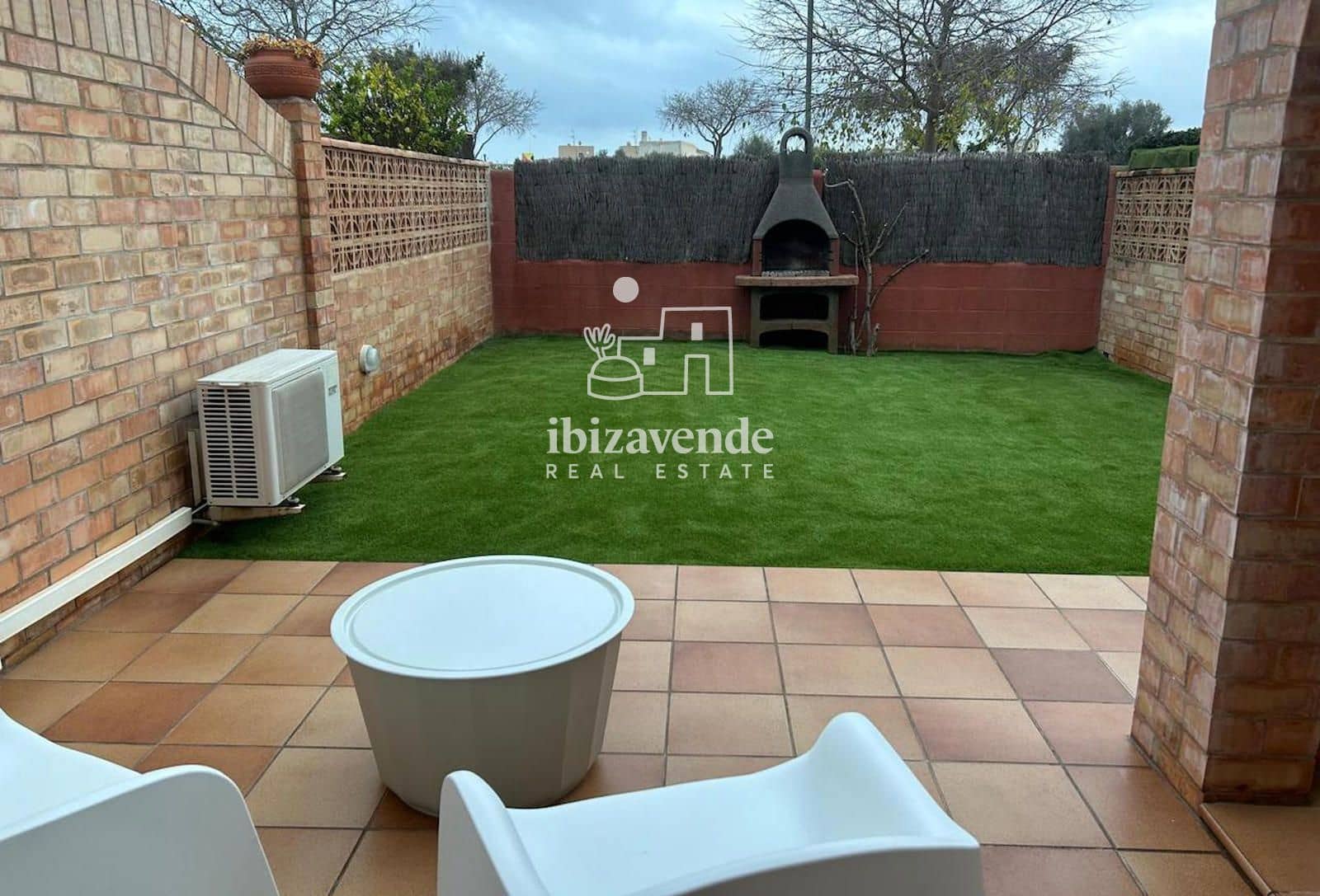 Maison de Ville de 3 chambres à louer à Ibiza ville avec garage - 4 500 € (Ref: 9825644)