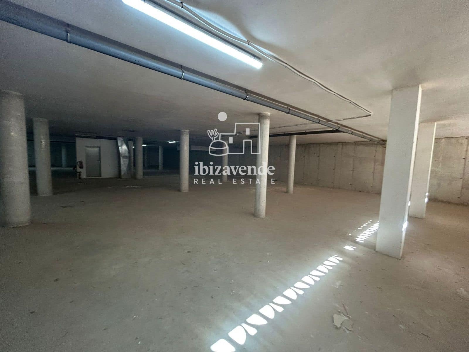 Commercial for sale in Santa Eulalia / Santa Eularia with garage - € 1,200,000 (Ref: 9836706)