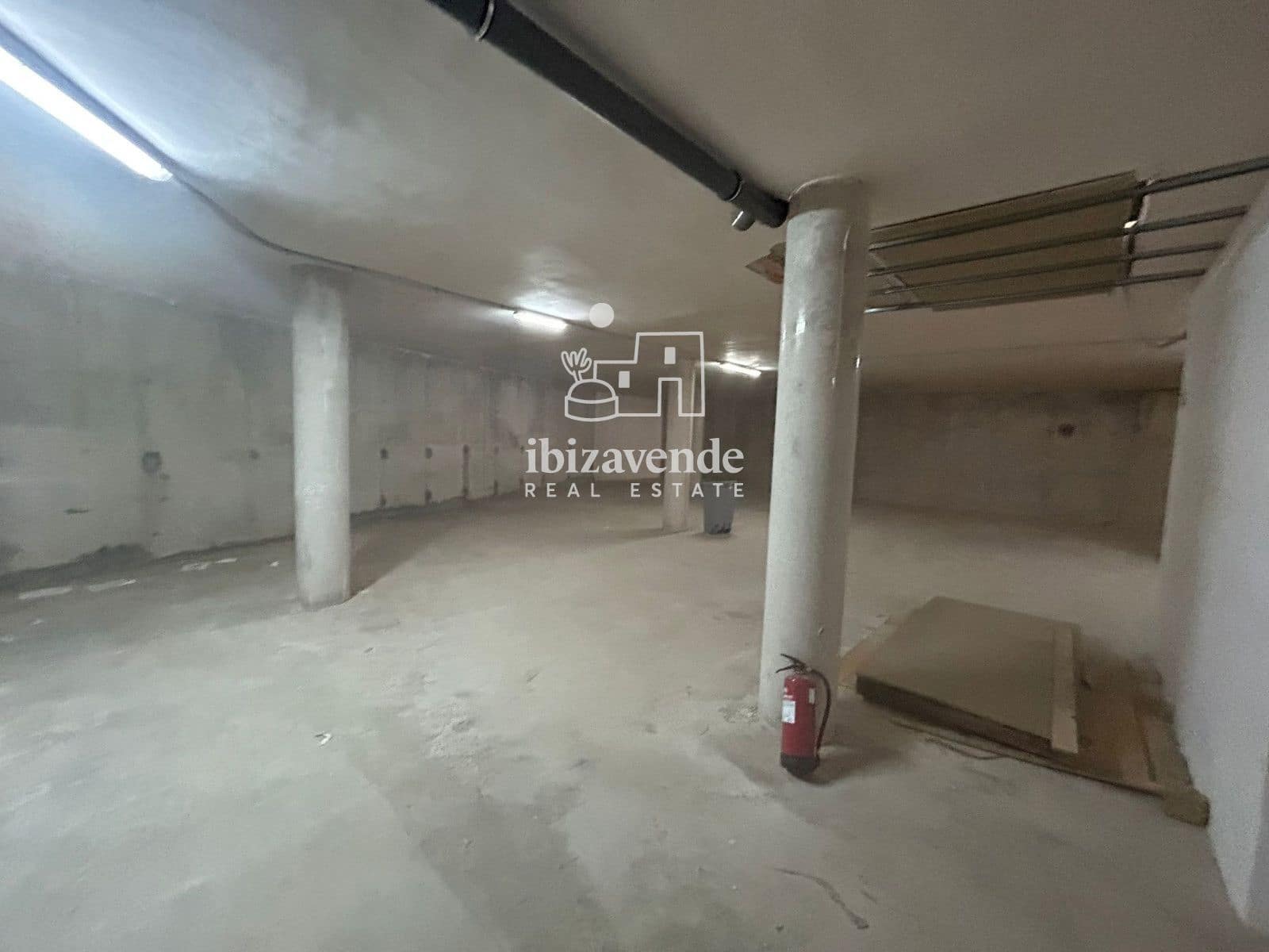 Commercial for sale in Santa Eulalia / Santa Eularia with garage - € 1,200,000 (Ref: 9836706)