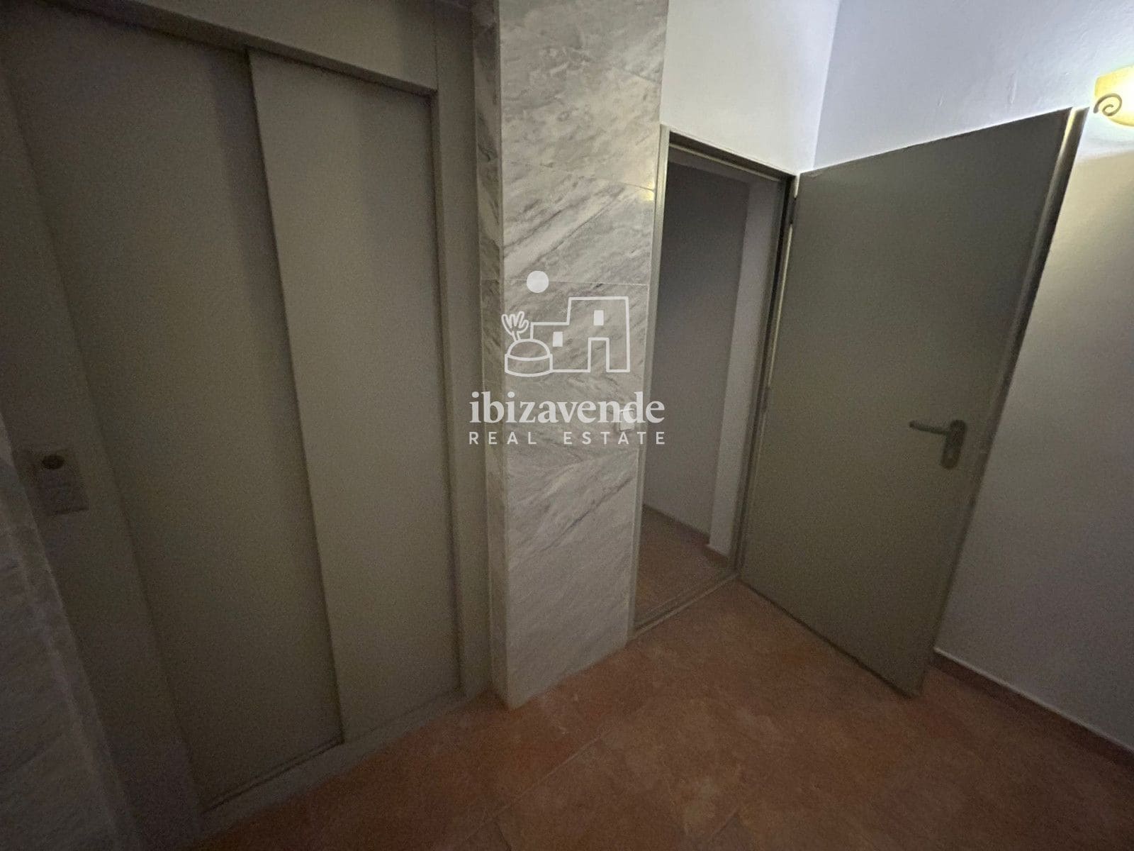Commercial for sale in Santa Eulalia / Santa Eularia with garage - € 1,200,000 (Ref: 9836706)