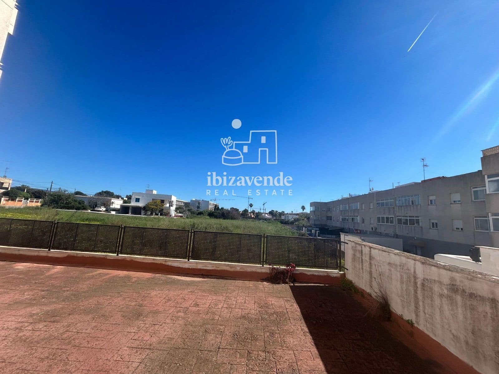Commercial for sale in Santa Eulalia / Santa Eularia with garage - € 1,200,000 (Ref: 9836706)