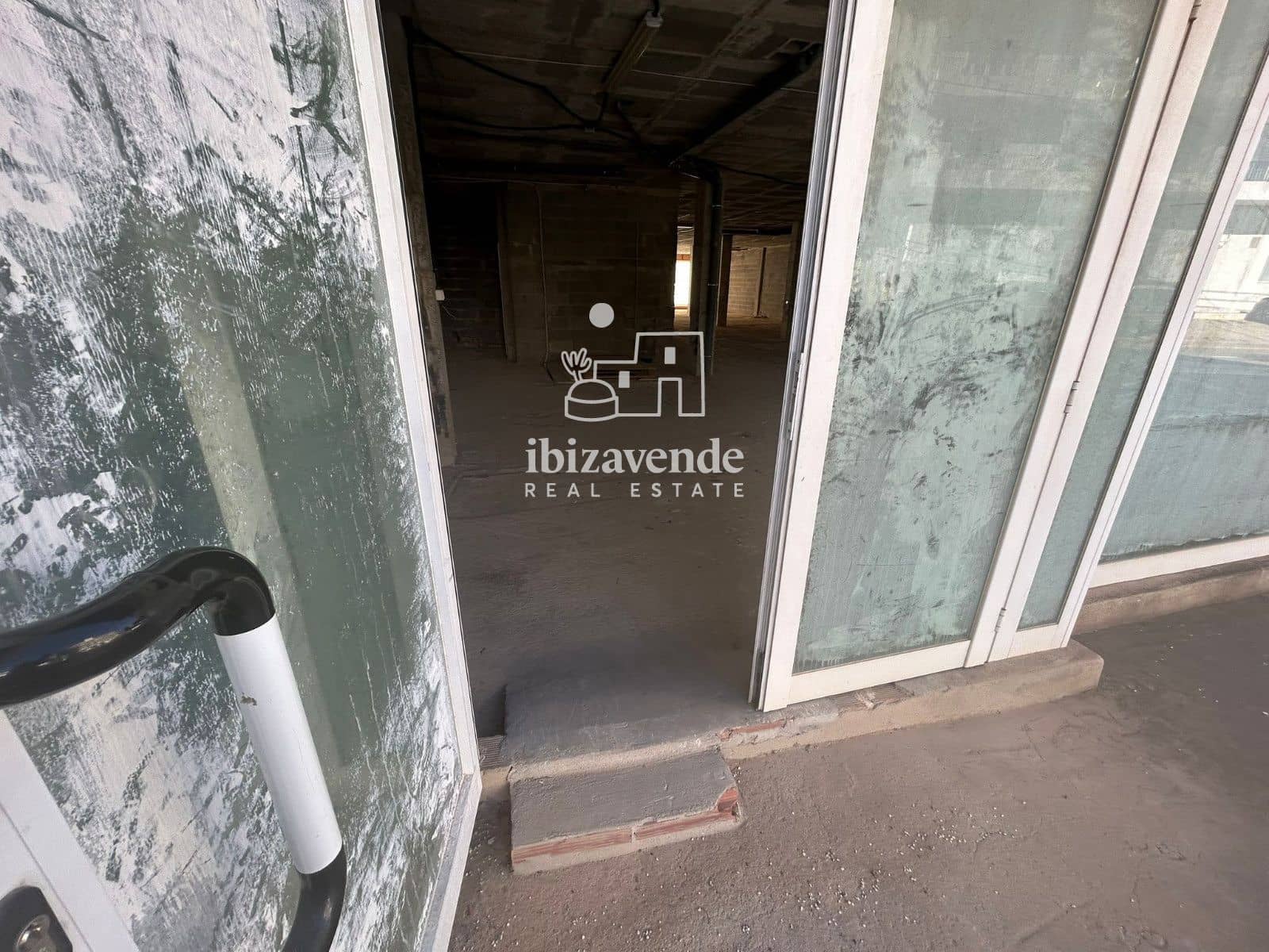 Commercial for sale in Santa Eulalia / Santa Eularia with garage - € 1,200,000 (Ref: 9836706)