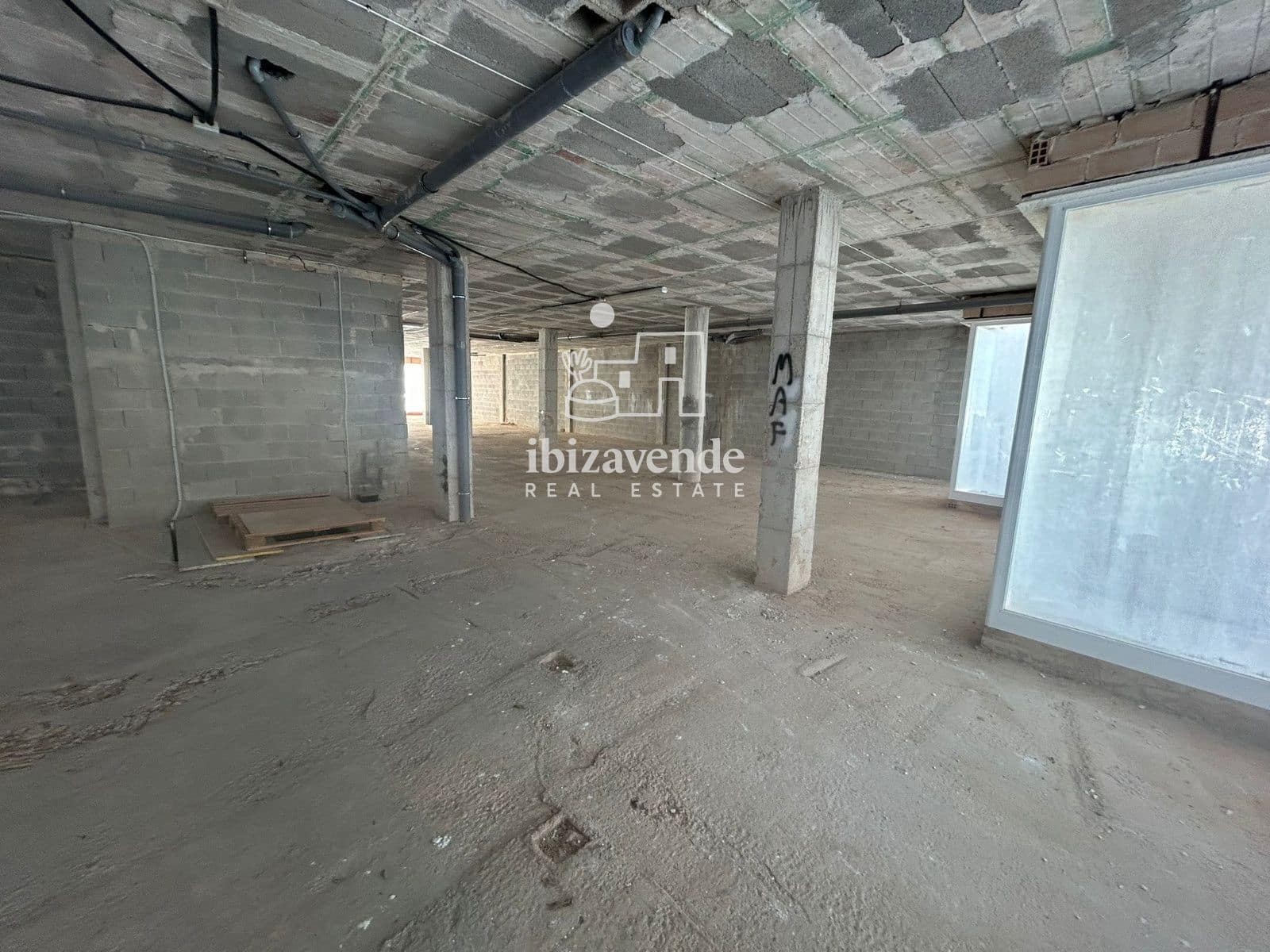 Commercial for sale in Santa Eulalia / Santa Eularia with garage - € 1,200,000 (Ref: 9836706)