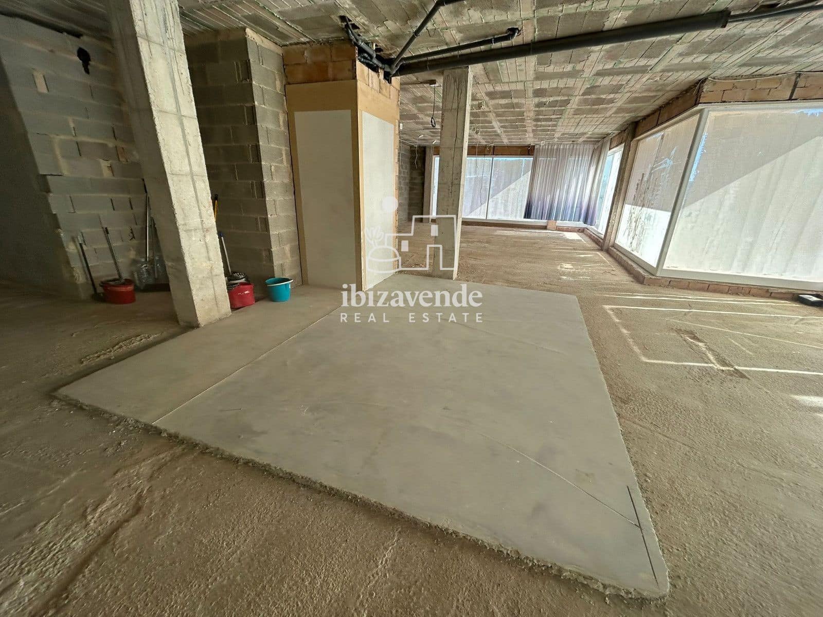 Commercial for sale in Santa Eulalia / Santa Eularia with garage - € 1,200,000 (Ref: 9836706)