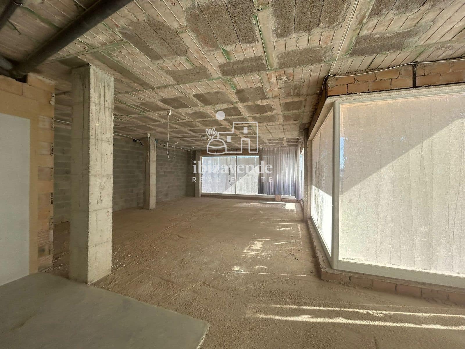 Commercial for sale in Santa Eulalia / Santa Eularia with garage - € 1,200,000 (Ref: 9836706)