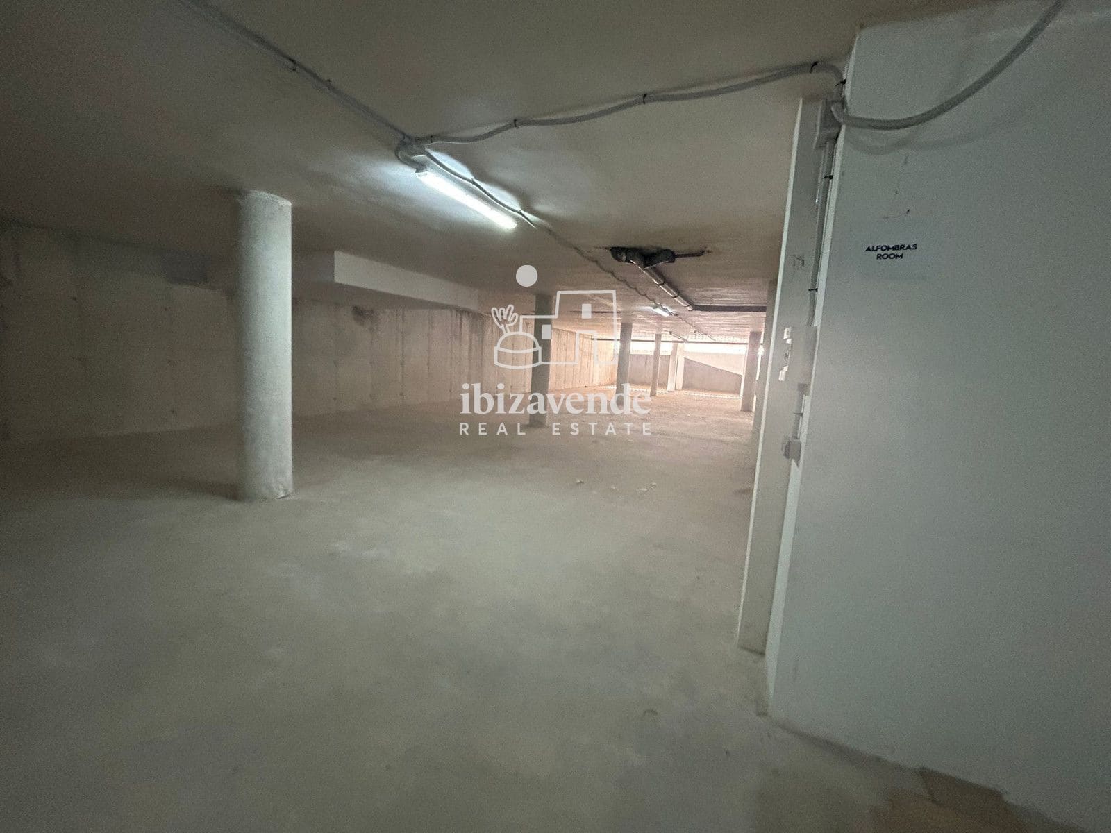 Commercial for sale in Santa Eulalia / Santa Eularia with garage - € 1,200,000 (Ref: 9836706)