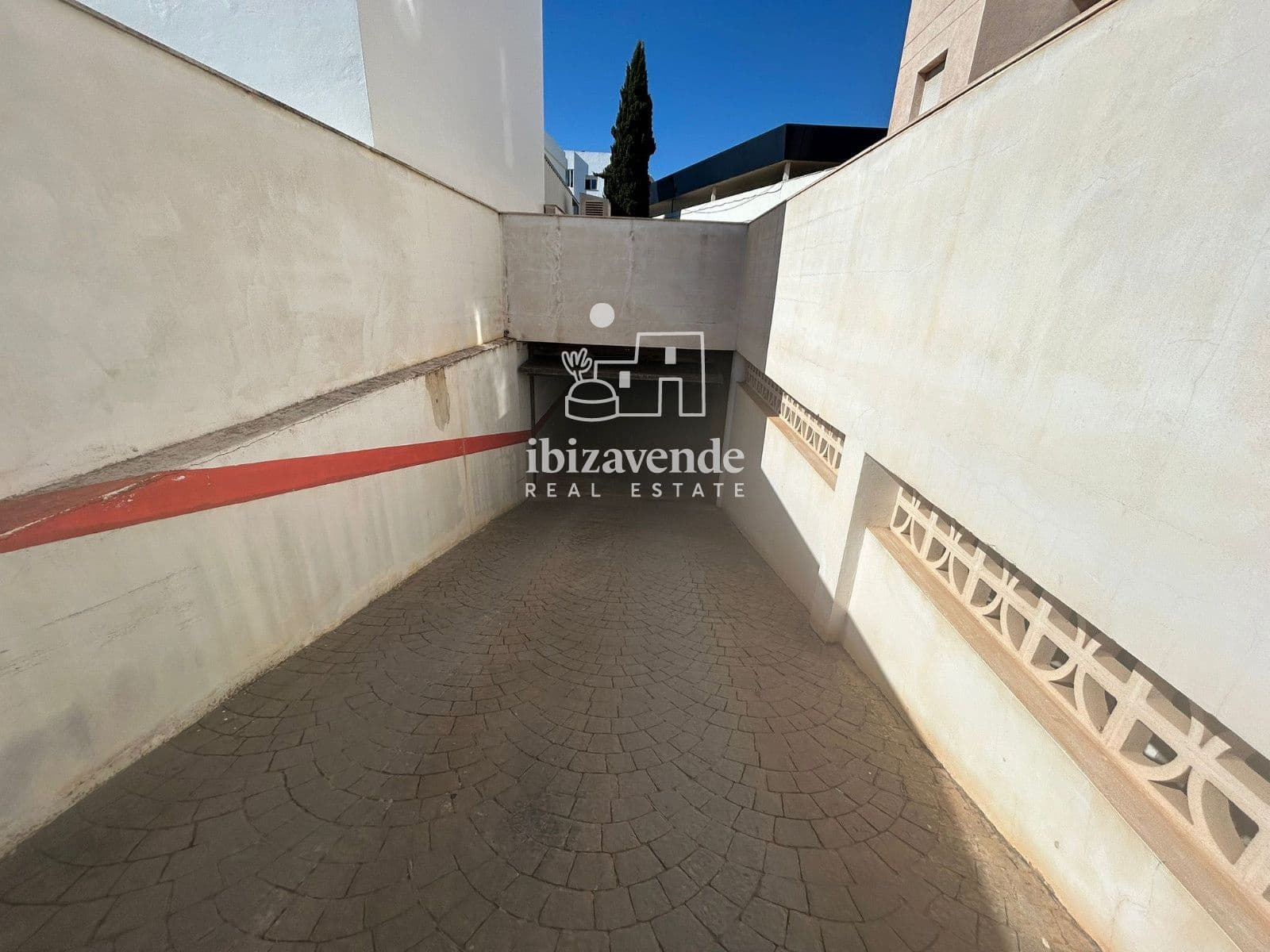 Commercial for sale in Santa Eulalia / Santa Eularia with garage - € 1,200,000 (Ref: 9836706)