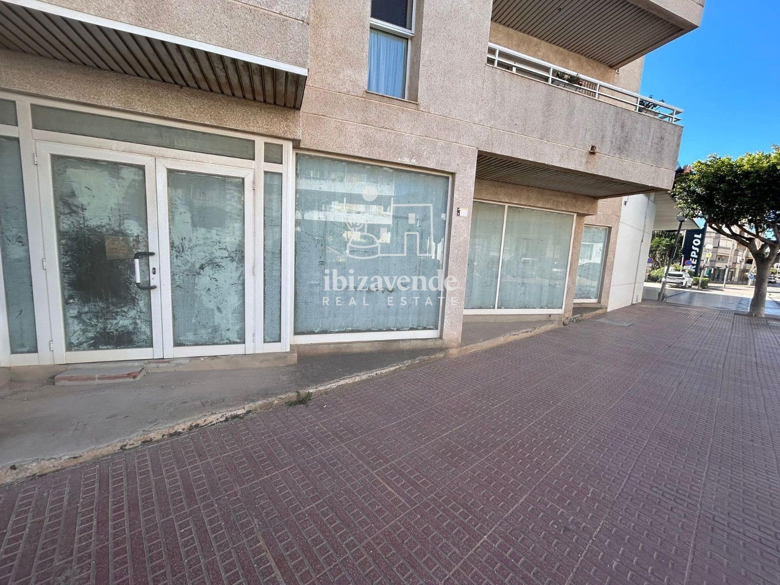 Commercial for sale in Santa Eulalia / Santa Eularia with garage - € 1,200,000 (Ref: 9836706)