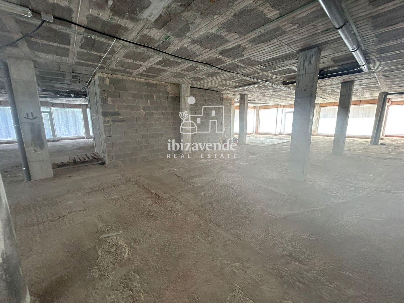 Commercial for sale in Santa Eulalia / Santa Eularia with garage - € 1,200,000 (Ref: 9836706)