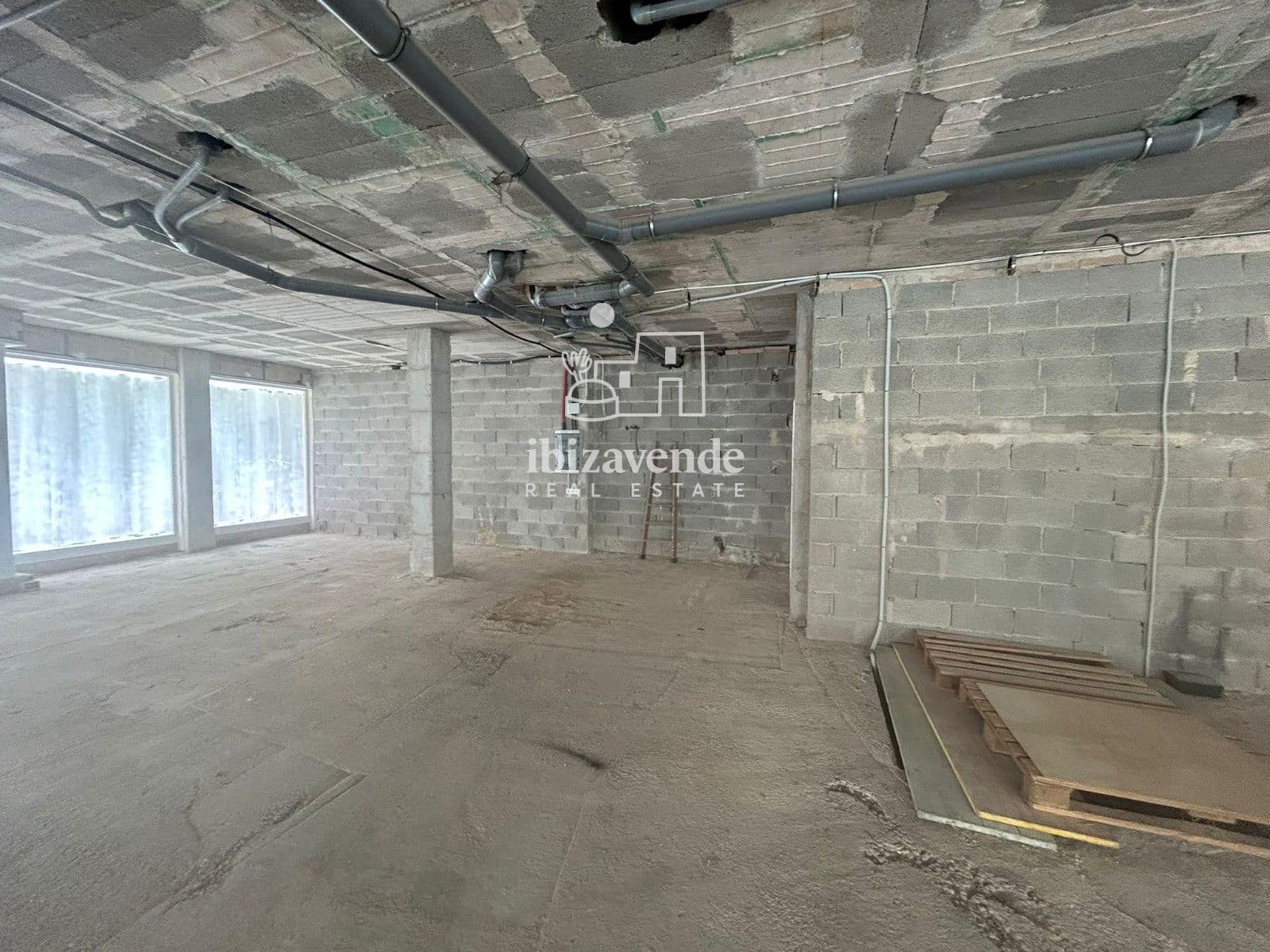 Commercial for sale in Santa Eulalia / Santa Eularia with garage - € 1,200,000 (Ref: 9836706)