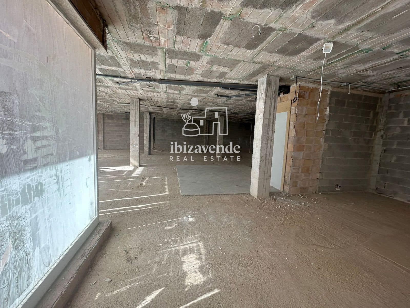 Commercial for sale in Santa Eulalia / Santa Eularia with garage - € 1,200,000 (Ref: 9836706)