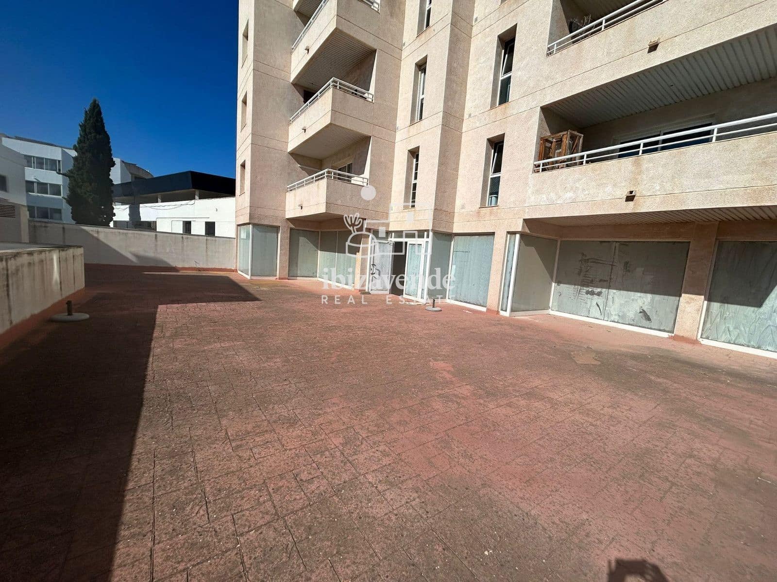 Commercial for sale in Santa Eulalia / Santa Eularia with garage - € 1,200,000 (Ref: 9836706)