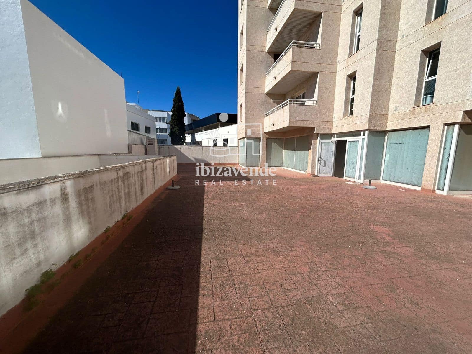 Commercial for sale in Santa Eulalia / Santa Eularia with garage - € 1,200,000 (Ref: 9836706)
