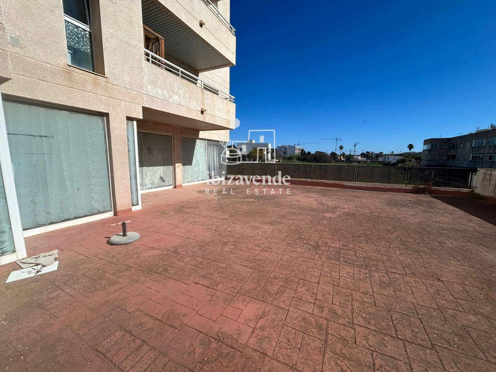 Commercial for sale in Santa Eulalia / Santa Eularia with garage - € 1,200,000 (Ref: 9836706)