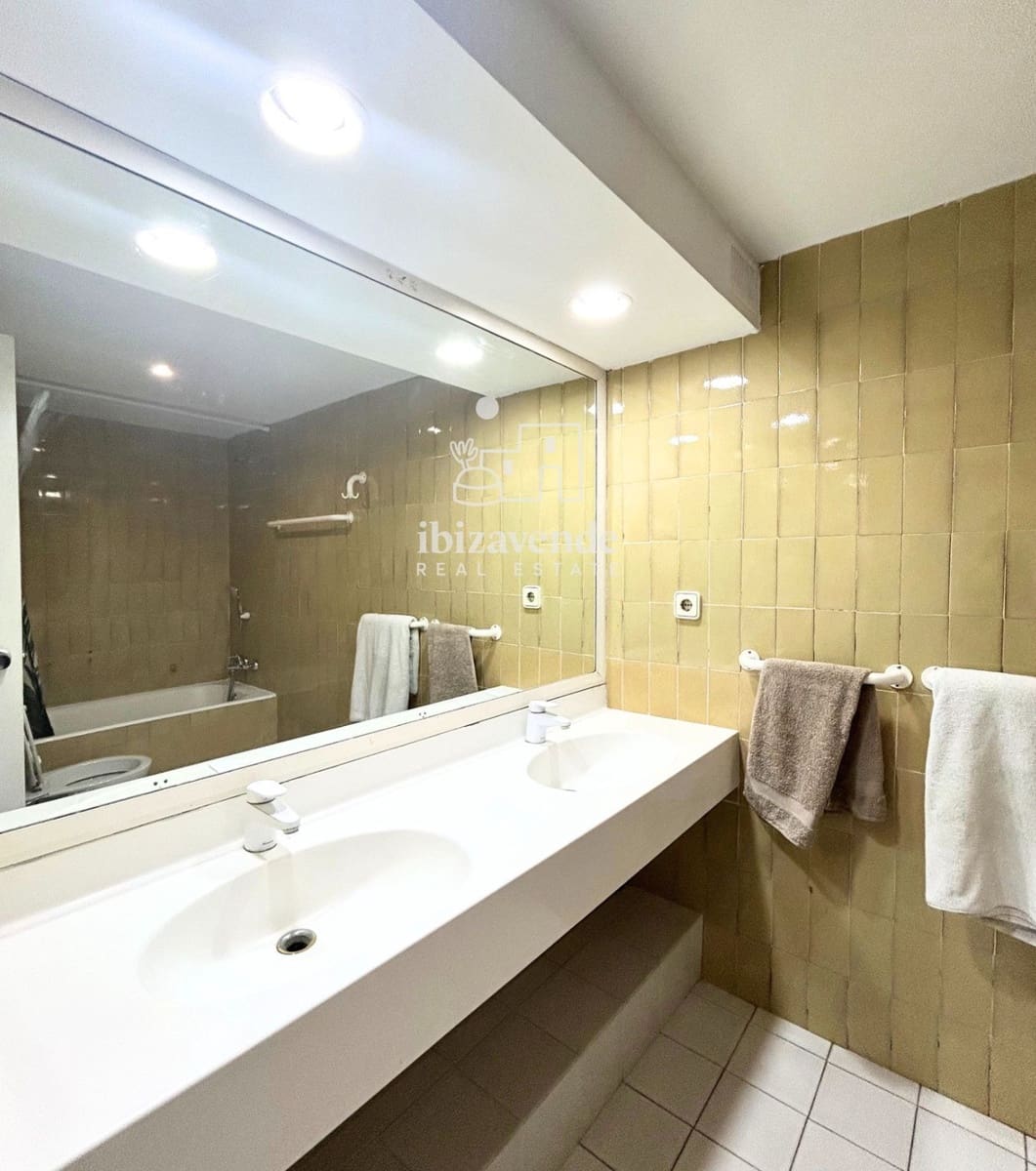 3 bedroom Flat for sale in Ibiza / Eivissa town with pool - € 790,000 (Ref: 9840671)