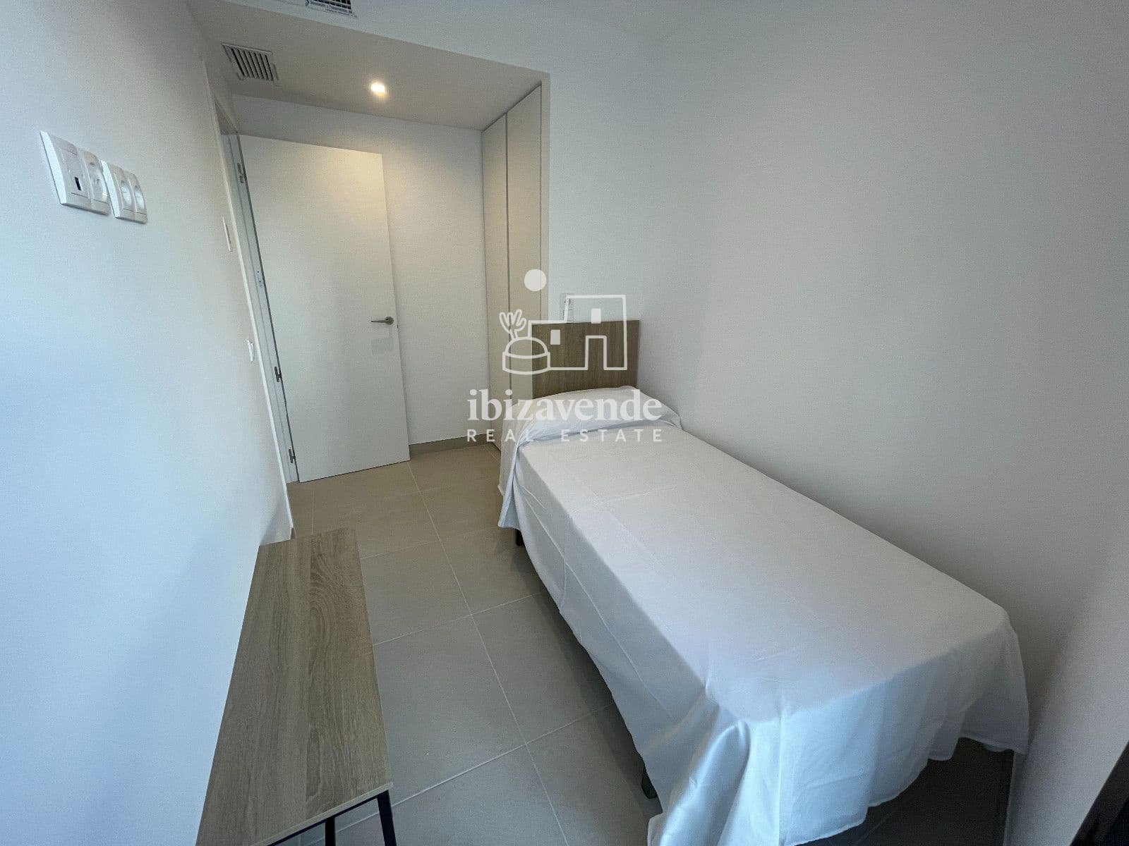 2 bedroom Flat for rent in Sant Antoni de Portmany - € 3,500 (Ref: 9841395)