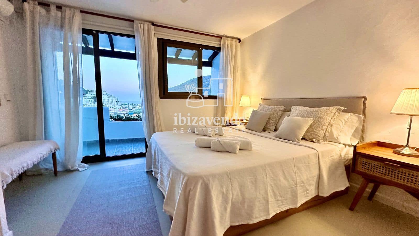 2 bedroom Flat for rent in Cala Llonga with pool garage - € 4,500 (Ref: 9849836)
