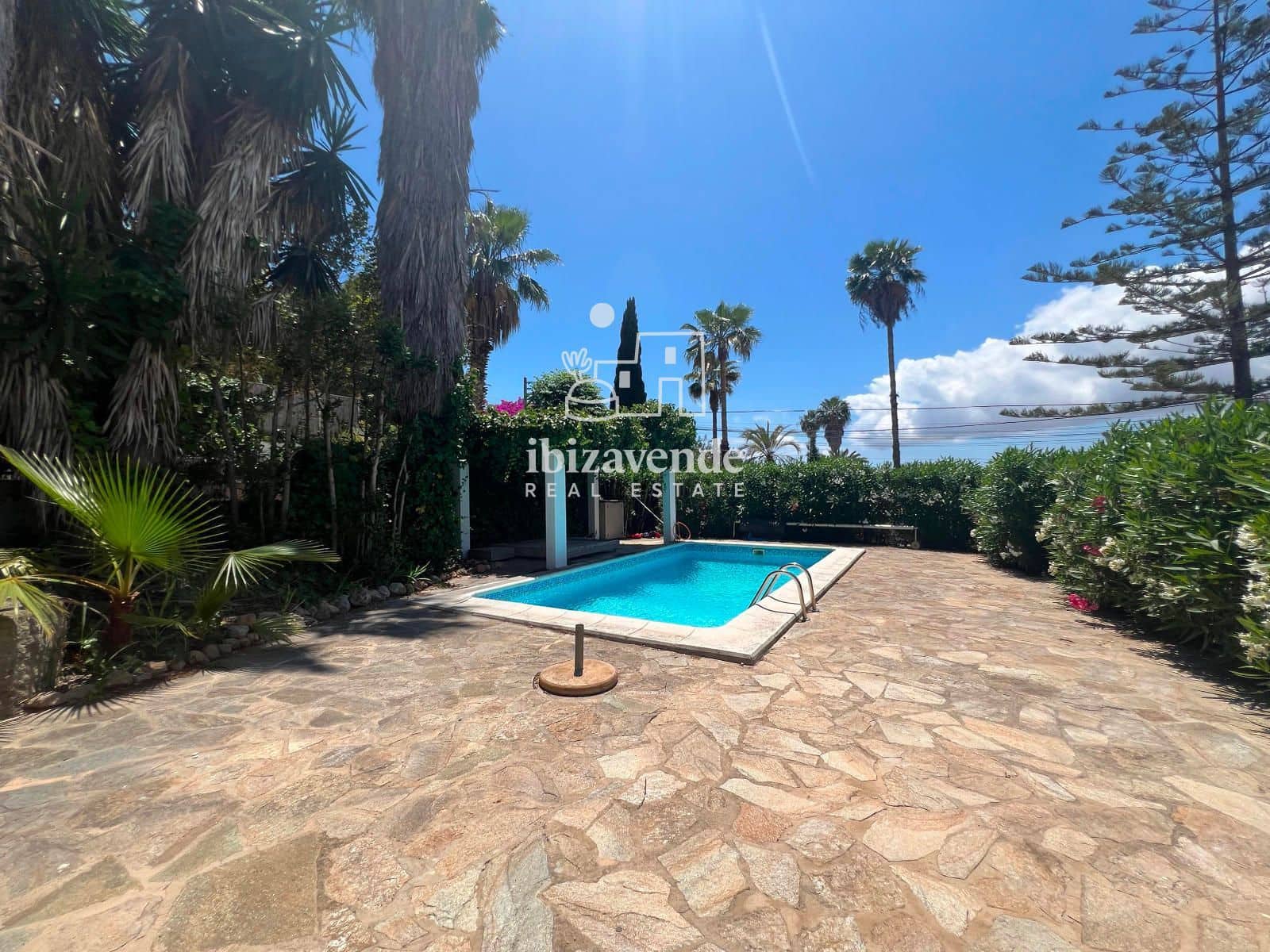 4 bedroom Villa for sale in Nuestra Senora de Jesus with pool garage - € 2,700,000 (Ref: 9860578)