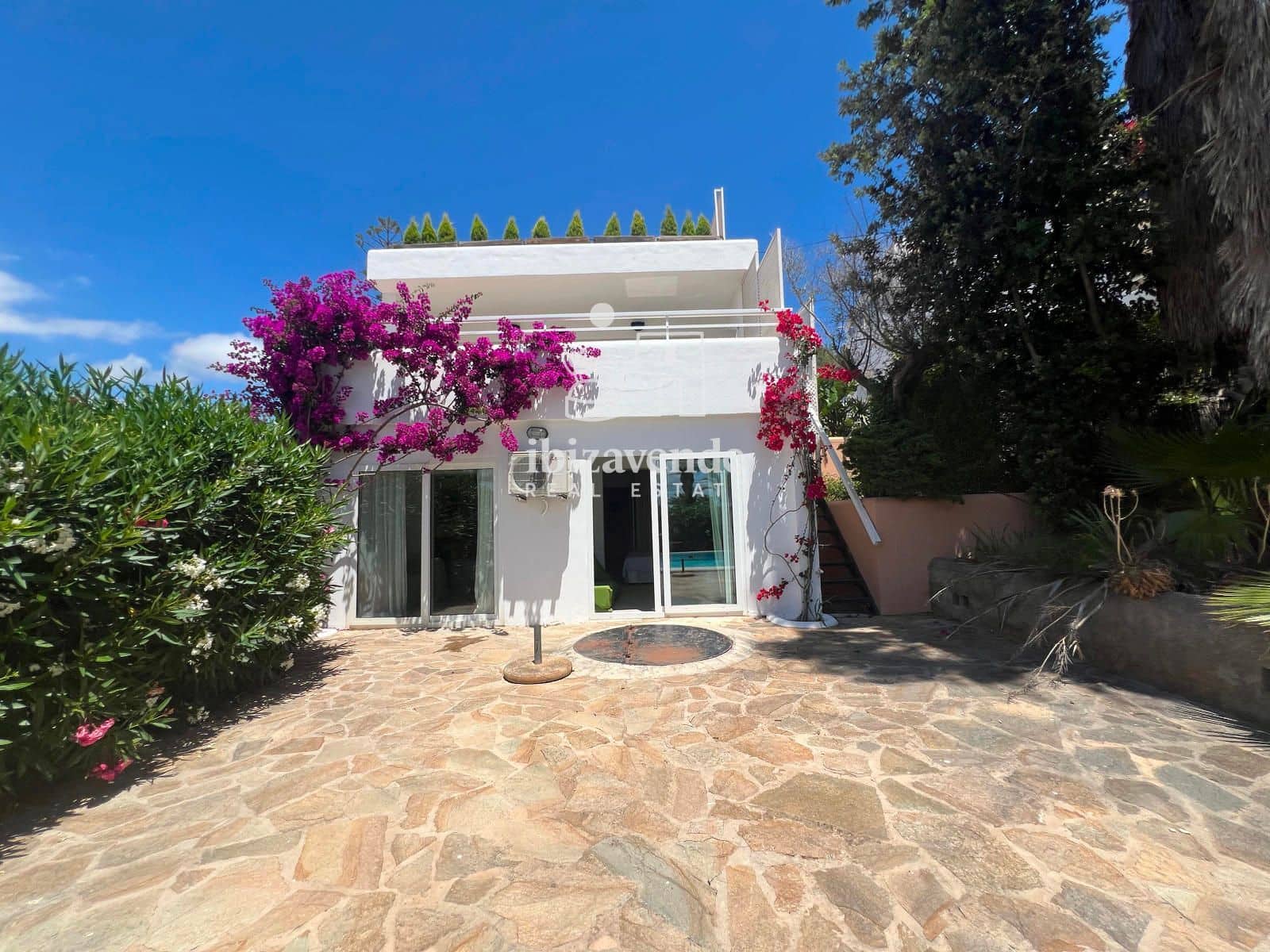 4 bedroom Villa for sale in Nuestra Senora de Jesus with pool garage - € 2,700,000 (Ref: 9860578)