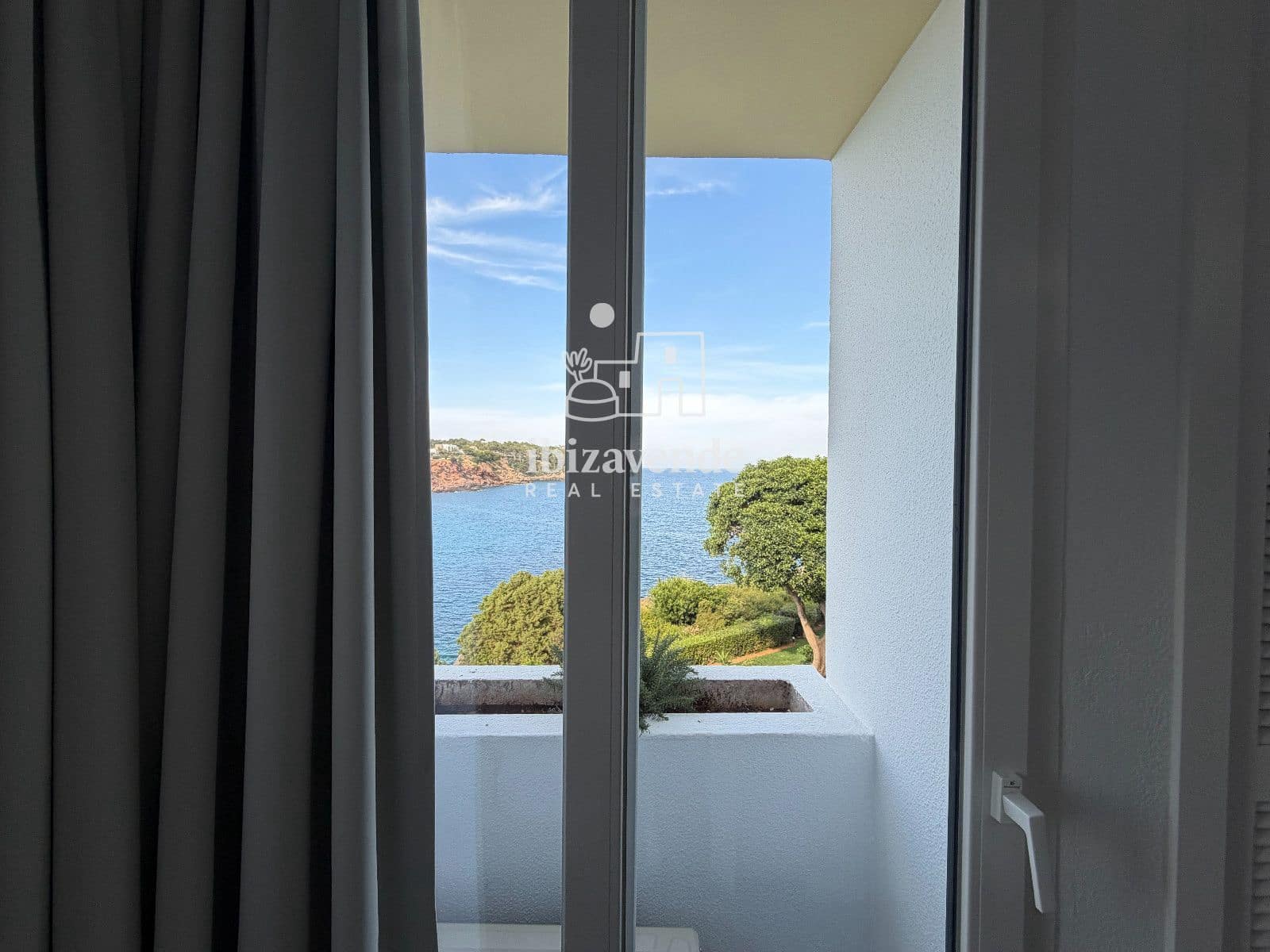 2 bedroom Flat for rent in Cala Llenya with pool garage - € 3,000 (Ref: 9877438)