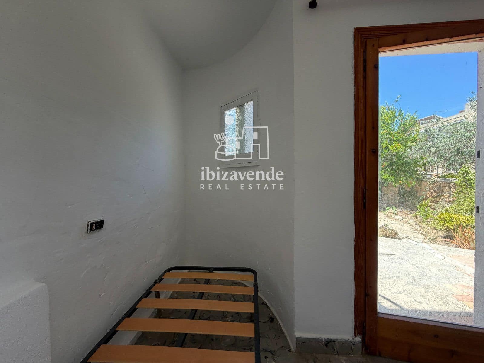 3 soveværelse Villa til leje i Sant Antoni de Portmany med garage - € 3.500 (Ref: 9890937)