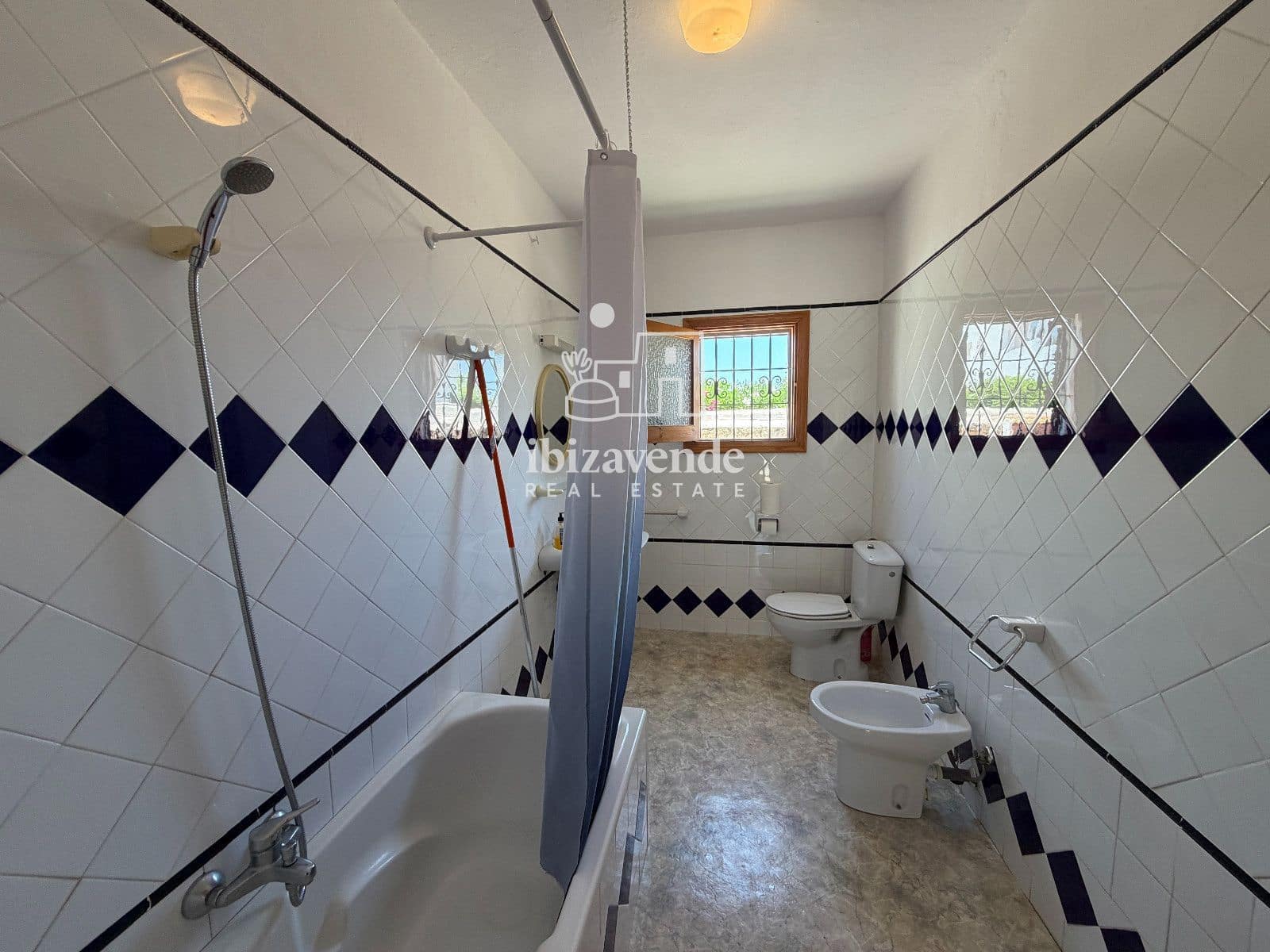 2 soveværelse Villa til leje i Cala d'en Bou med garage - € 3.500 (Ref: 9891037)