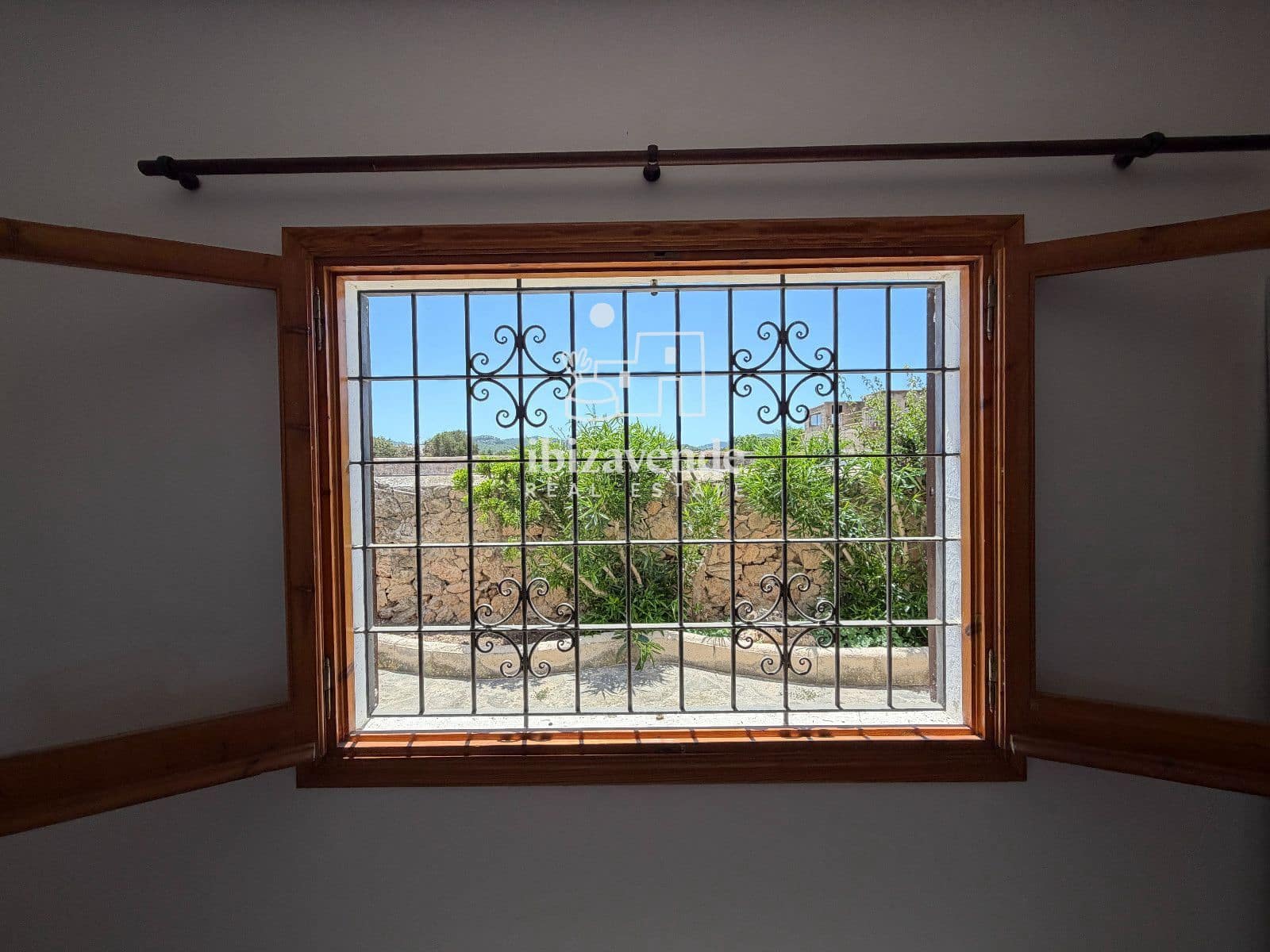 2 soveværelse Villa til leje i Cala d'en Bou med garage - € 3.500 (Ref: 9891037)