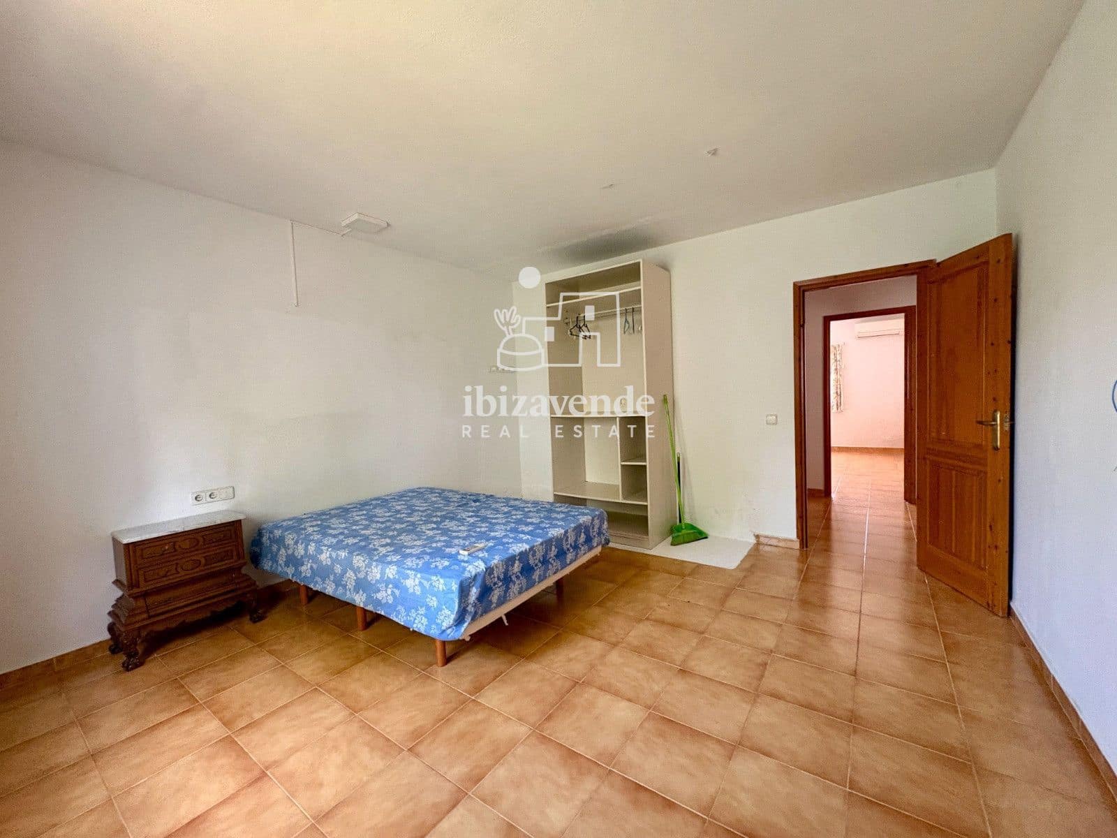 2 bedroom Villa for sale in Sant Jordi de Ses Salines - € 1,600,000 (Ref: 9895128)