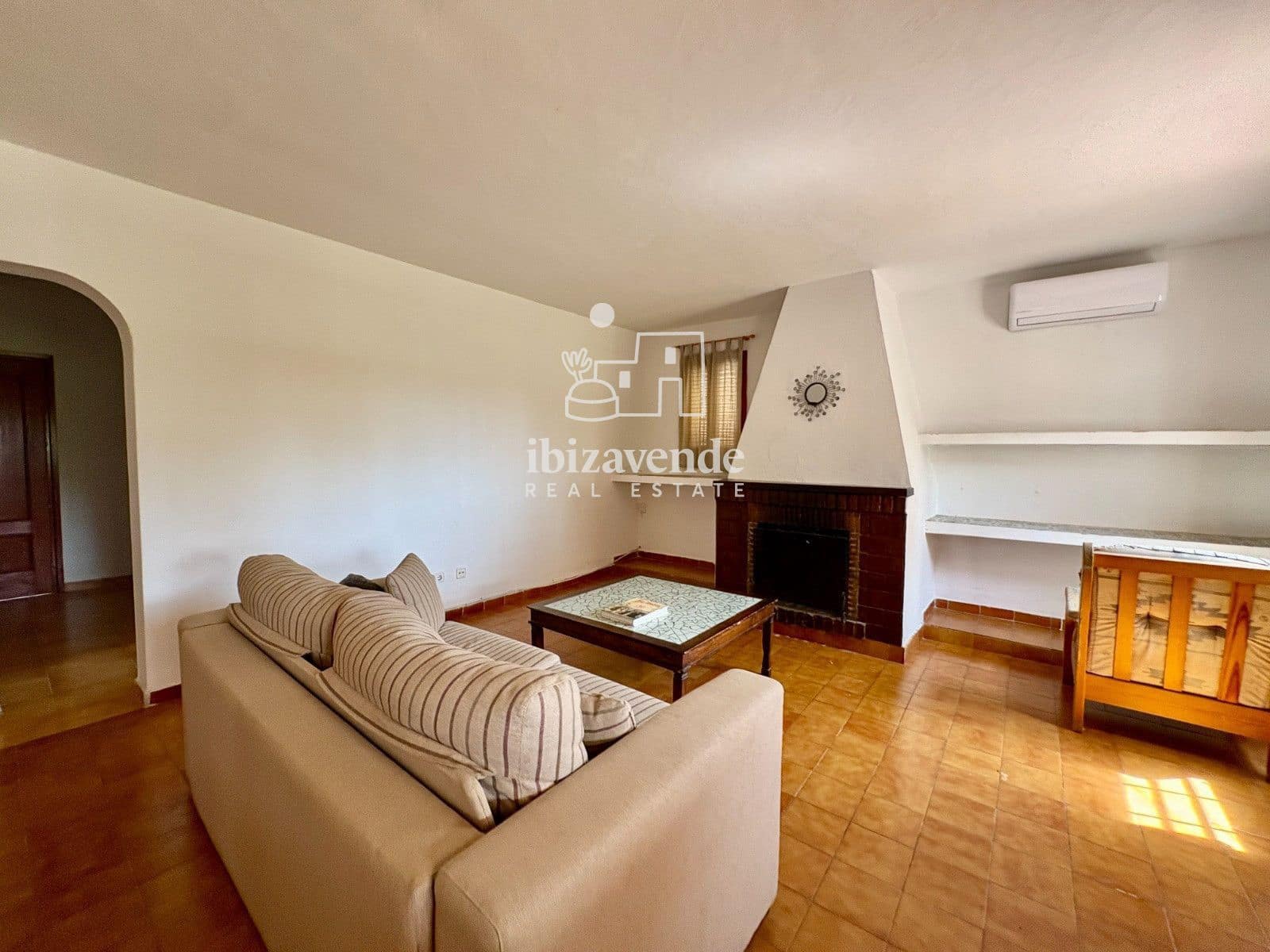 2 bedroom Villa for sale in Sant Jordi de Ses Salines - € 1,600,000 (Ref: 9895128)