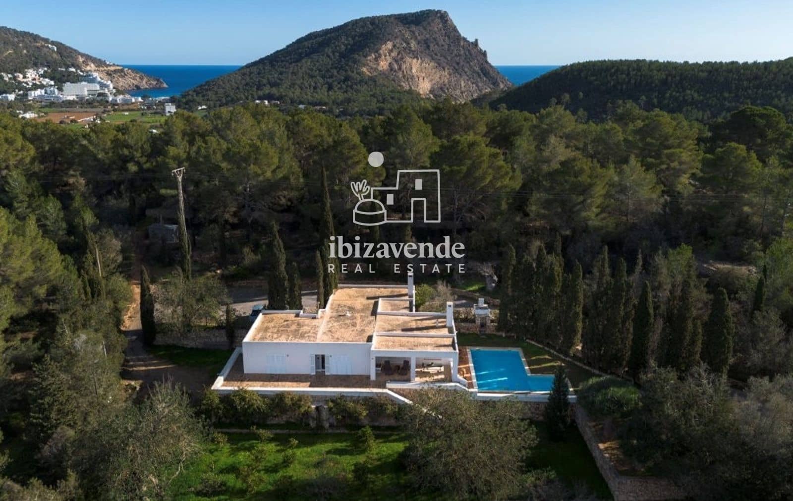 Villa te koop in Roca Llisa met zwembad garage - € 3.200.000 (Ref: 9918983)
