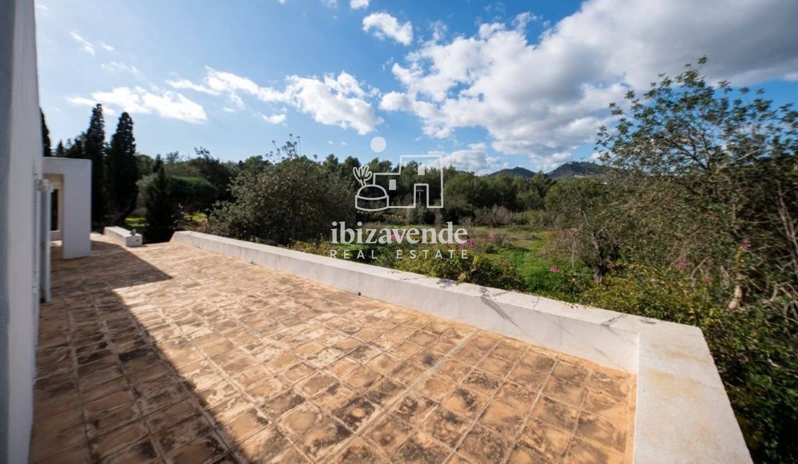 Villa te koop in Roca Llisa met zwembad garage - € 3.200.000 (Ref: 9918983)