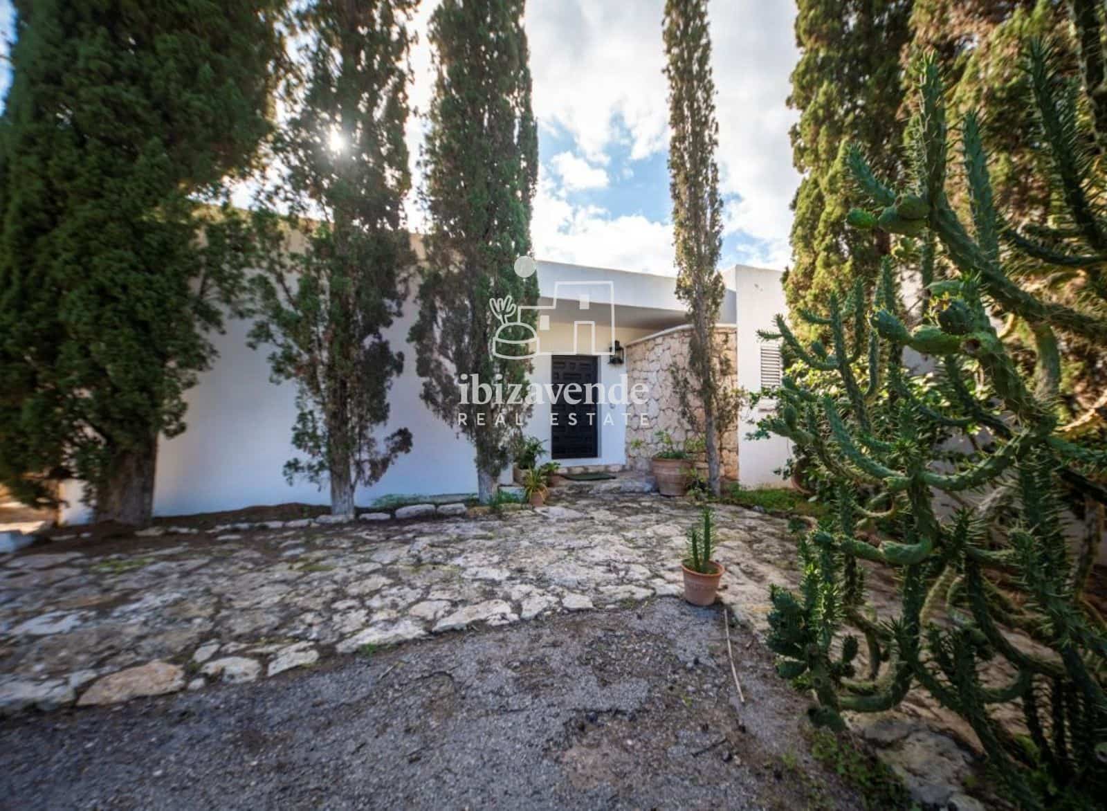 Villa te koop in Roca Llisa met zwembad garage - € 3.200.000 (Ref: 9918983)